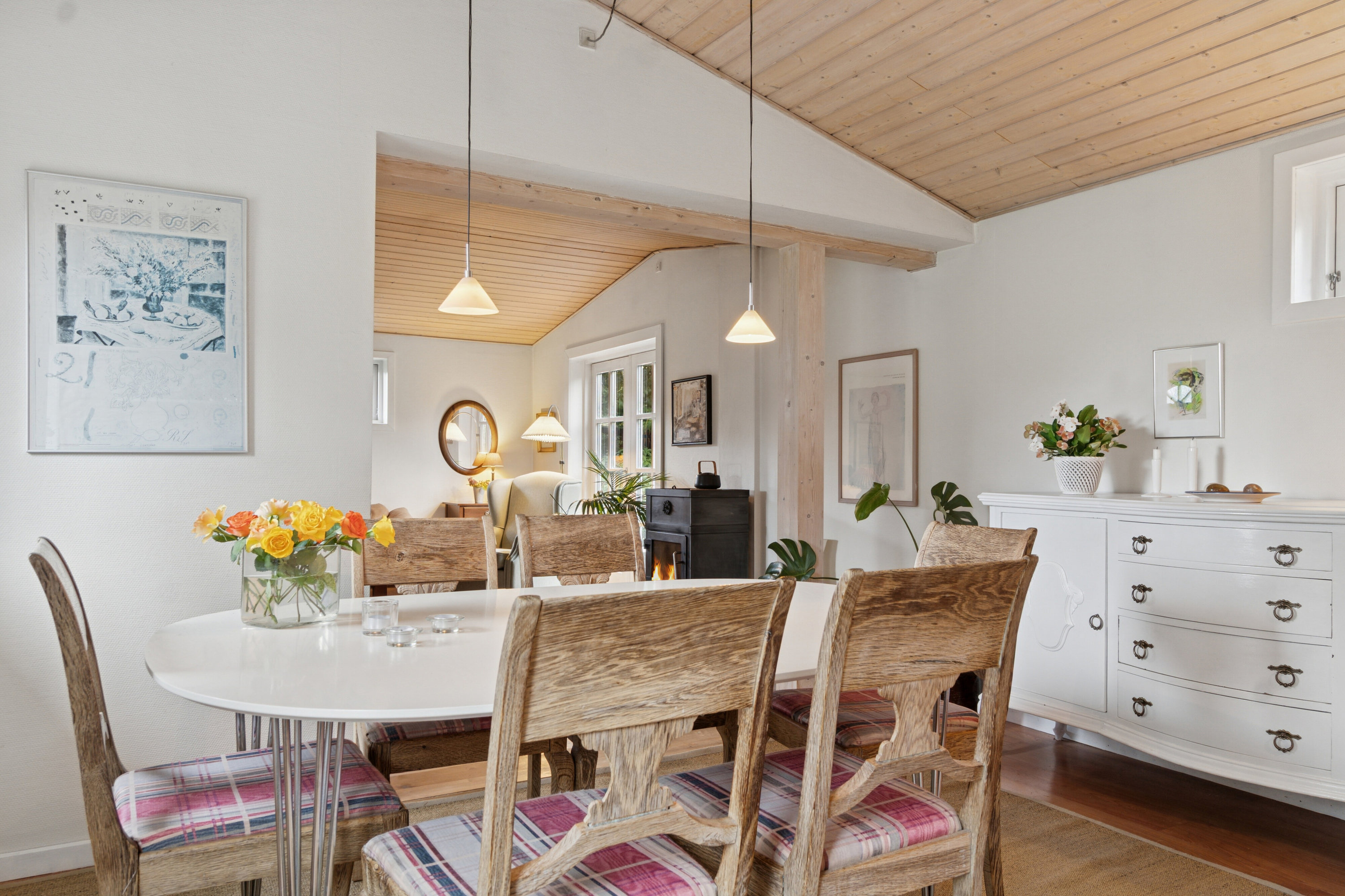 Fremhævet spisestue billede i fuldskærmstilstand. Billede af Bakkeager 45, 4040 Jyllinge