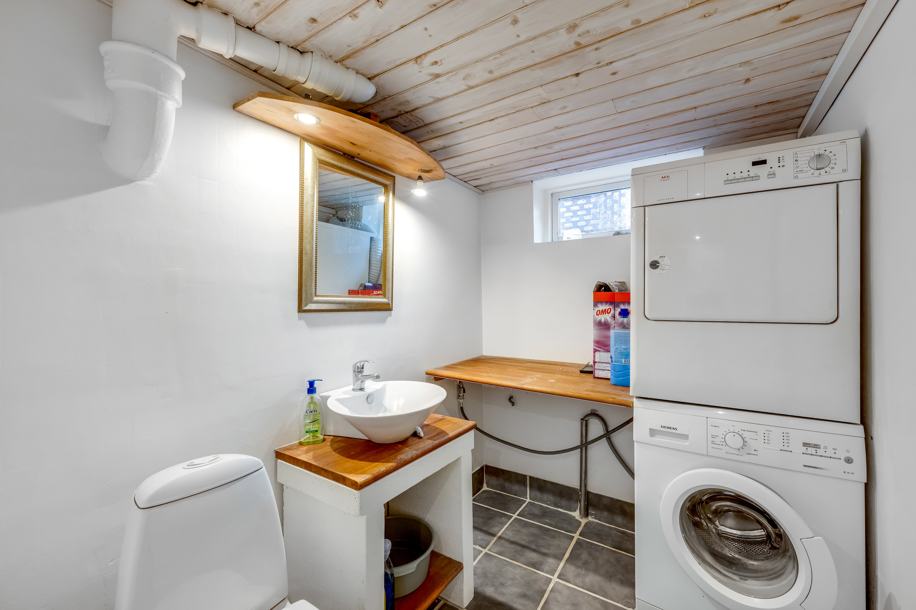 Fremhævet toilet  billede i fuldskærmstilstand. Billede af Lærkevej 6, 6880 Tarm