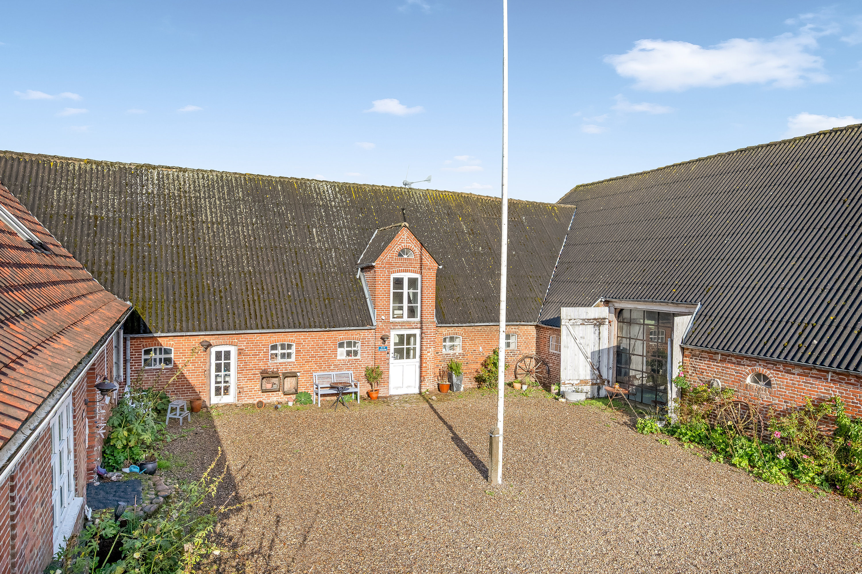 Fremhævet facade billede i fuldskærmstilstand. Billede af Højervej 15, V Gammelby, 6280 Højer