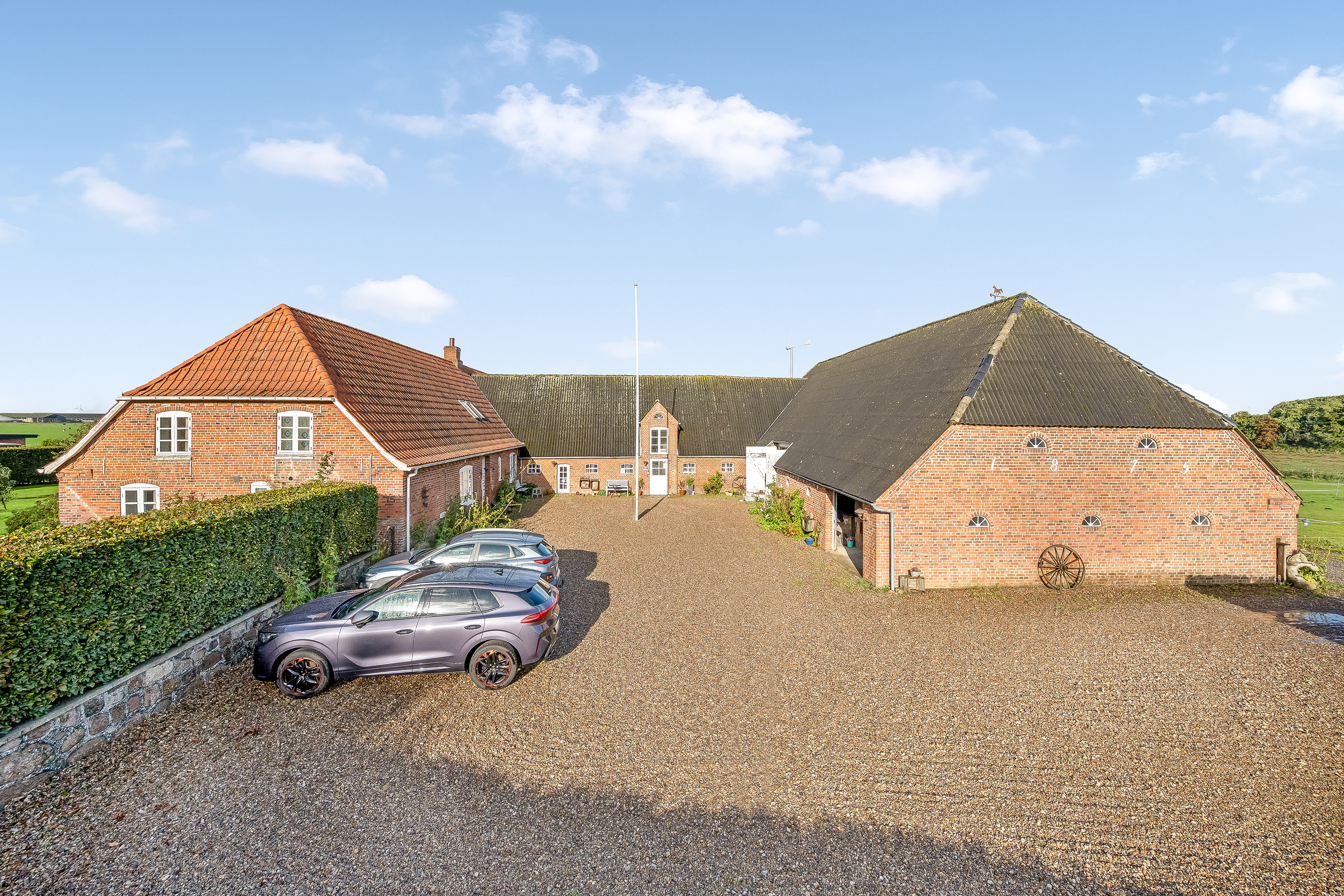 Fremhævet facade billede i fuldskærmstilstand. Billede af Højervej 15, V Gammelby, 6280 Højer