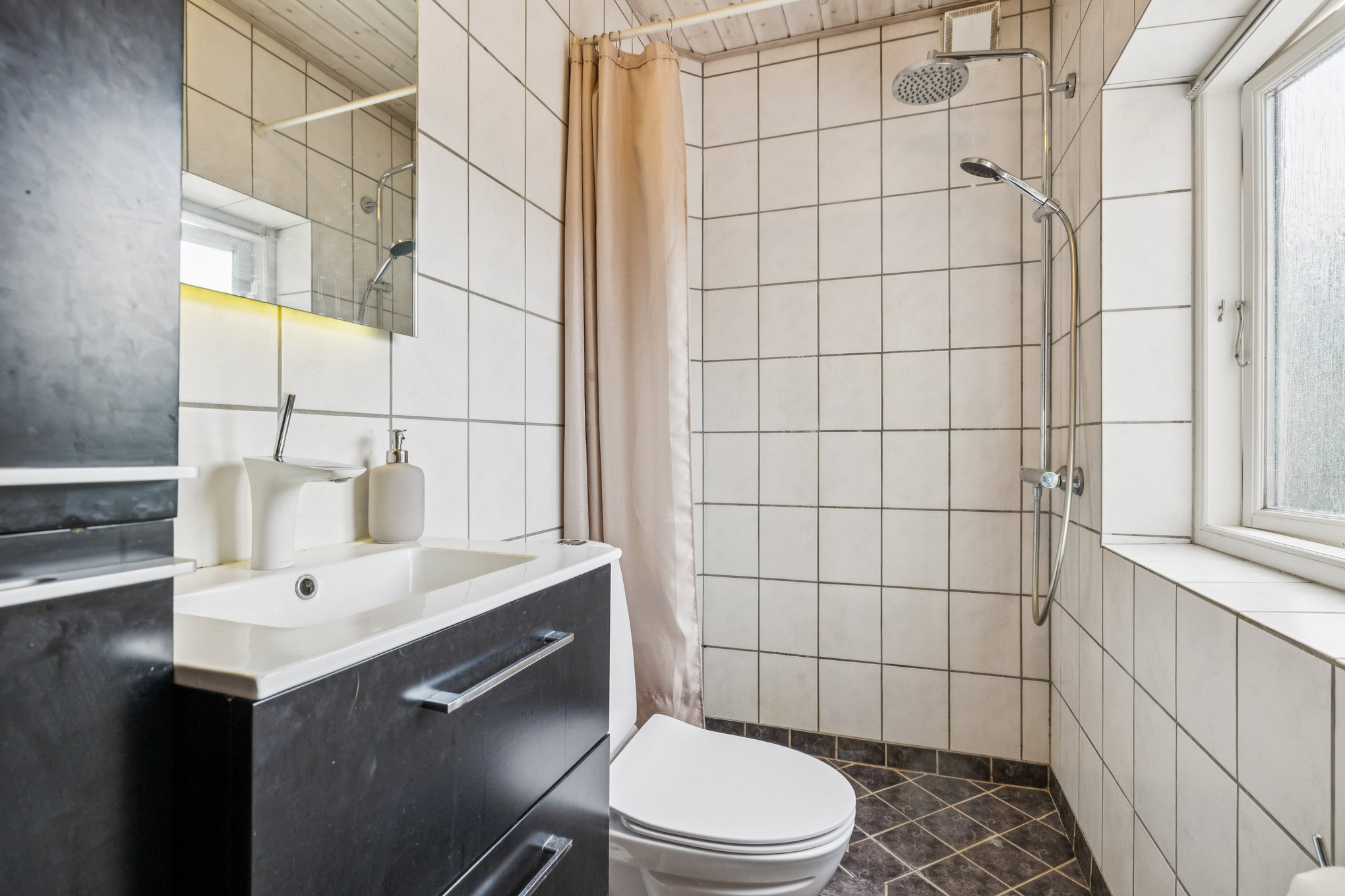 Fremhævet badeværelse billede i fuldskærmstilstand. Billede af Nørre Boulevard 53, 1., 8900 Randers C