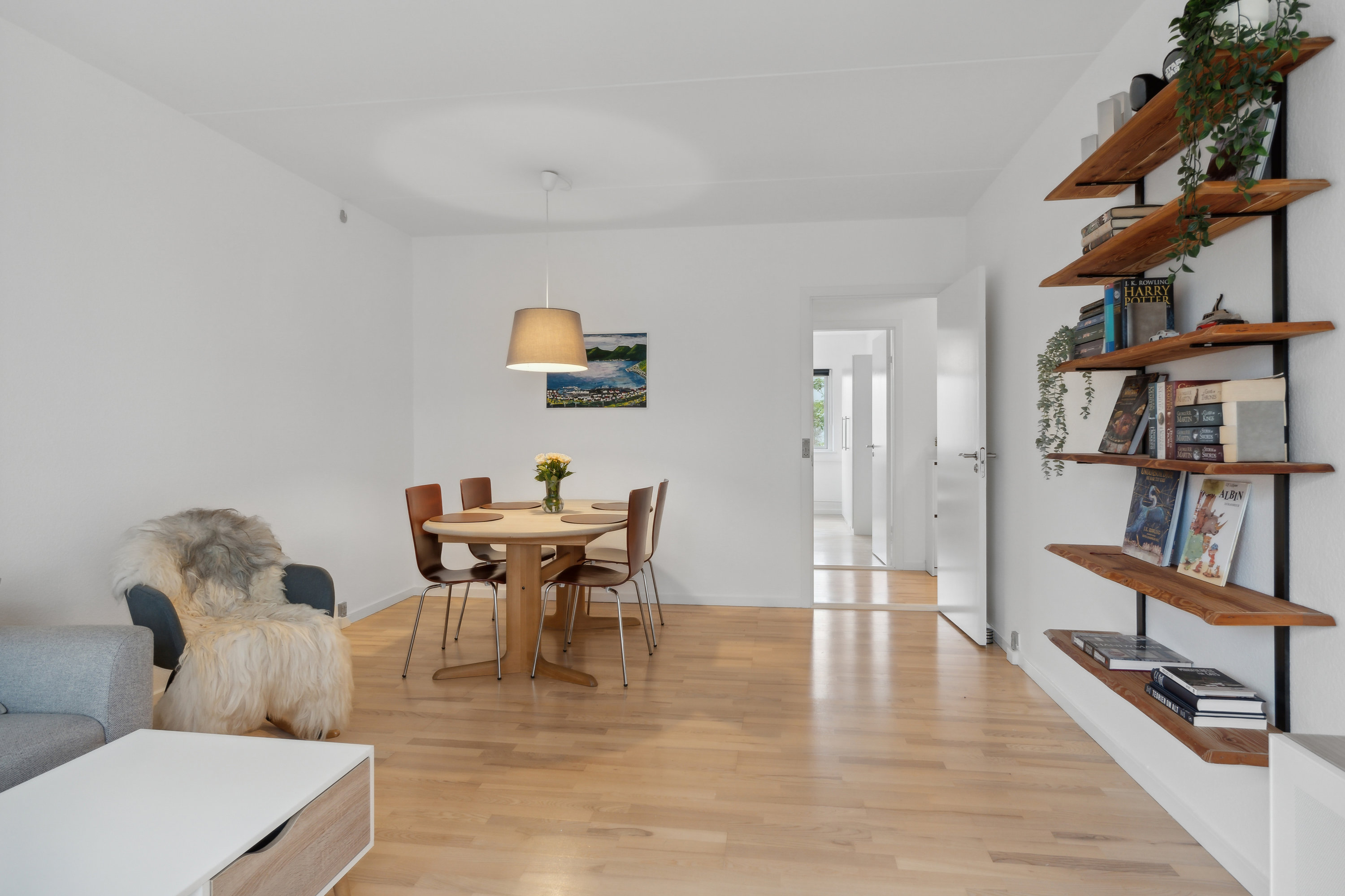 Miniaturebillede 1: stue. Billede af Årestrupsvej 16, 2. th., 9000 Aalborg