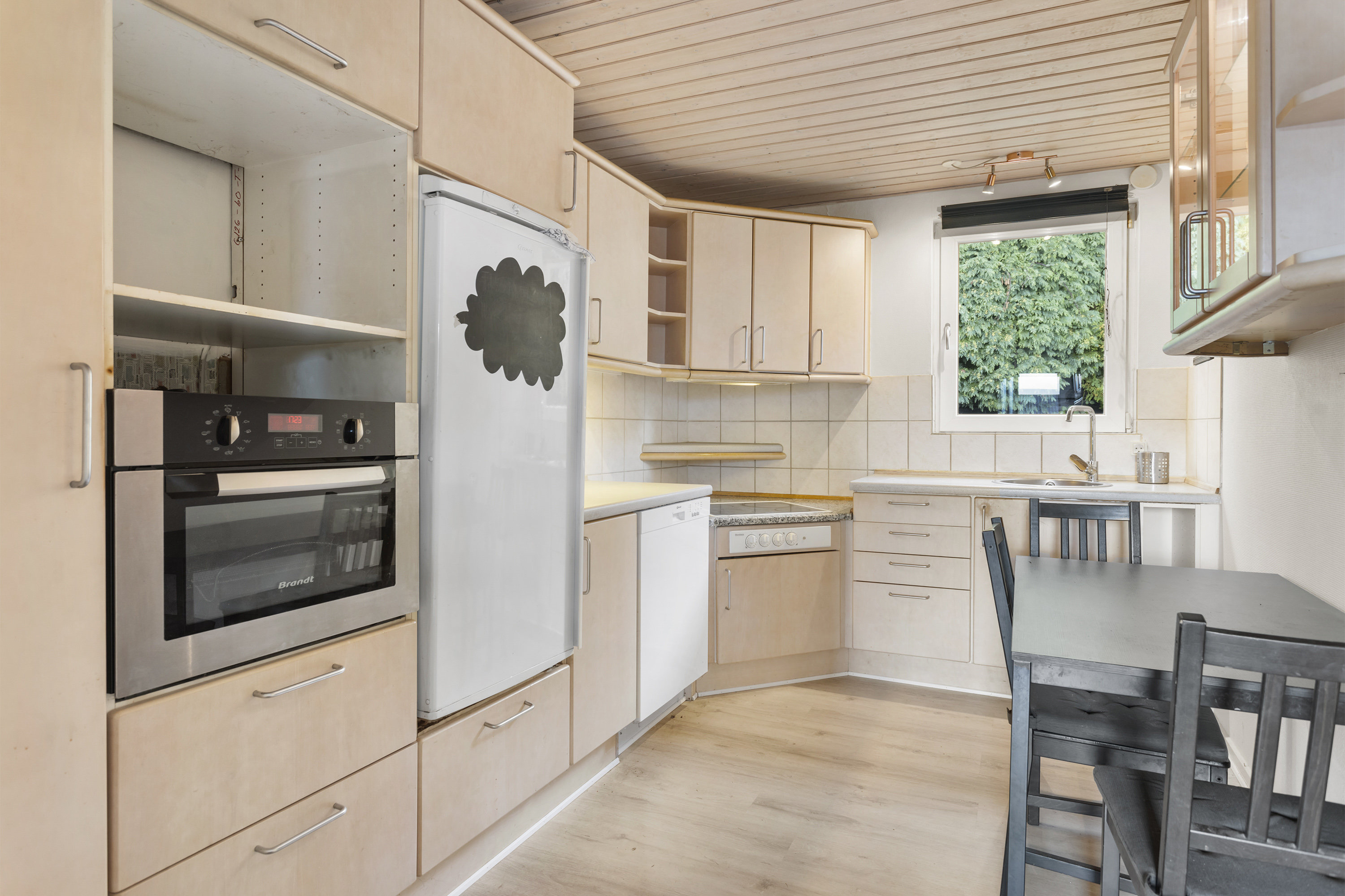 Miniaturebillede 1: køkken. Billede af Nøddevænget 12, Haldbjerg, 9900 Frederikshavn