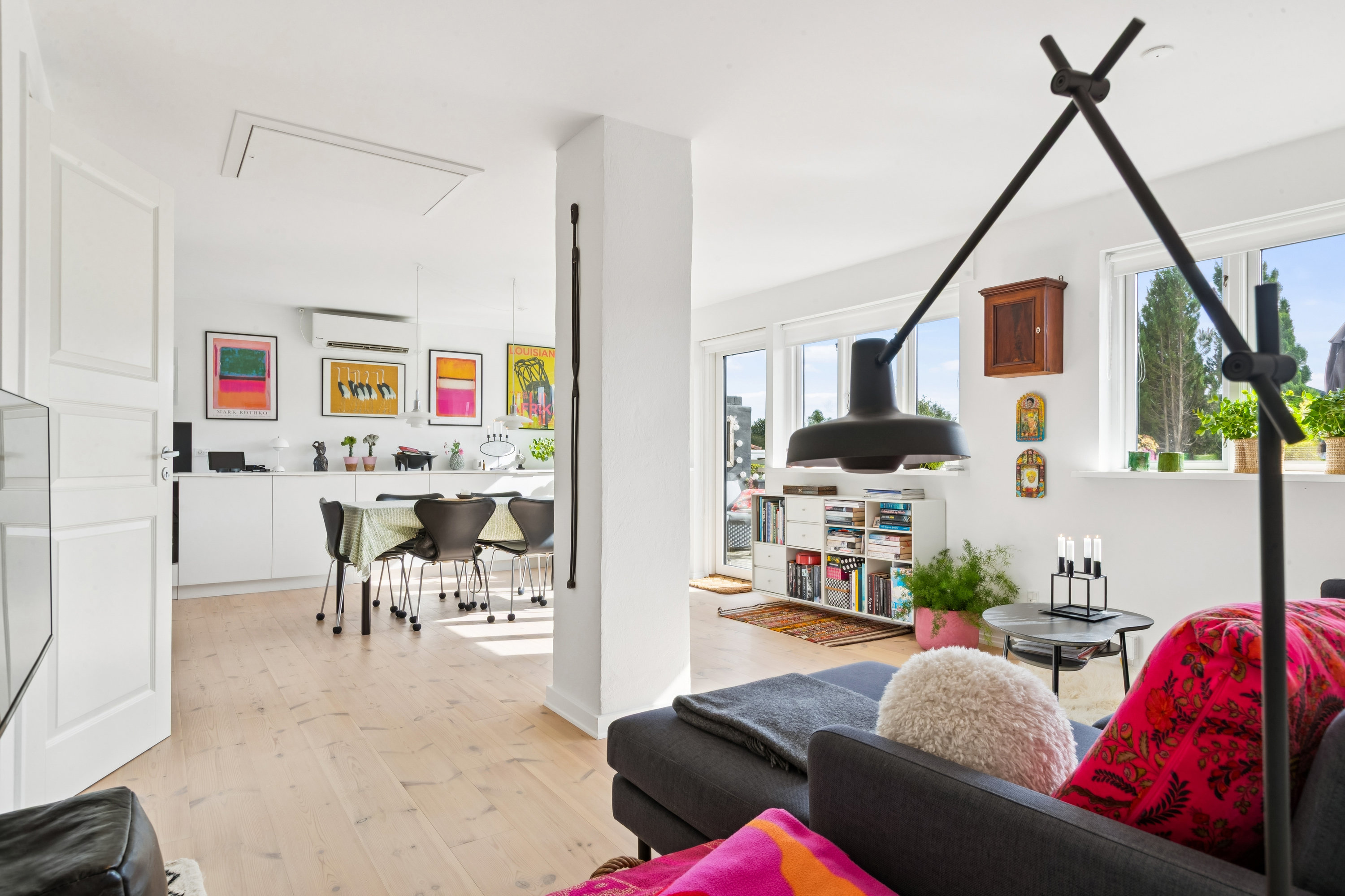 Fremhævet stue billede i fuldskærmstilstand. Billede af Willumsensvej 8, 3000 Helsingør