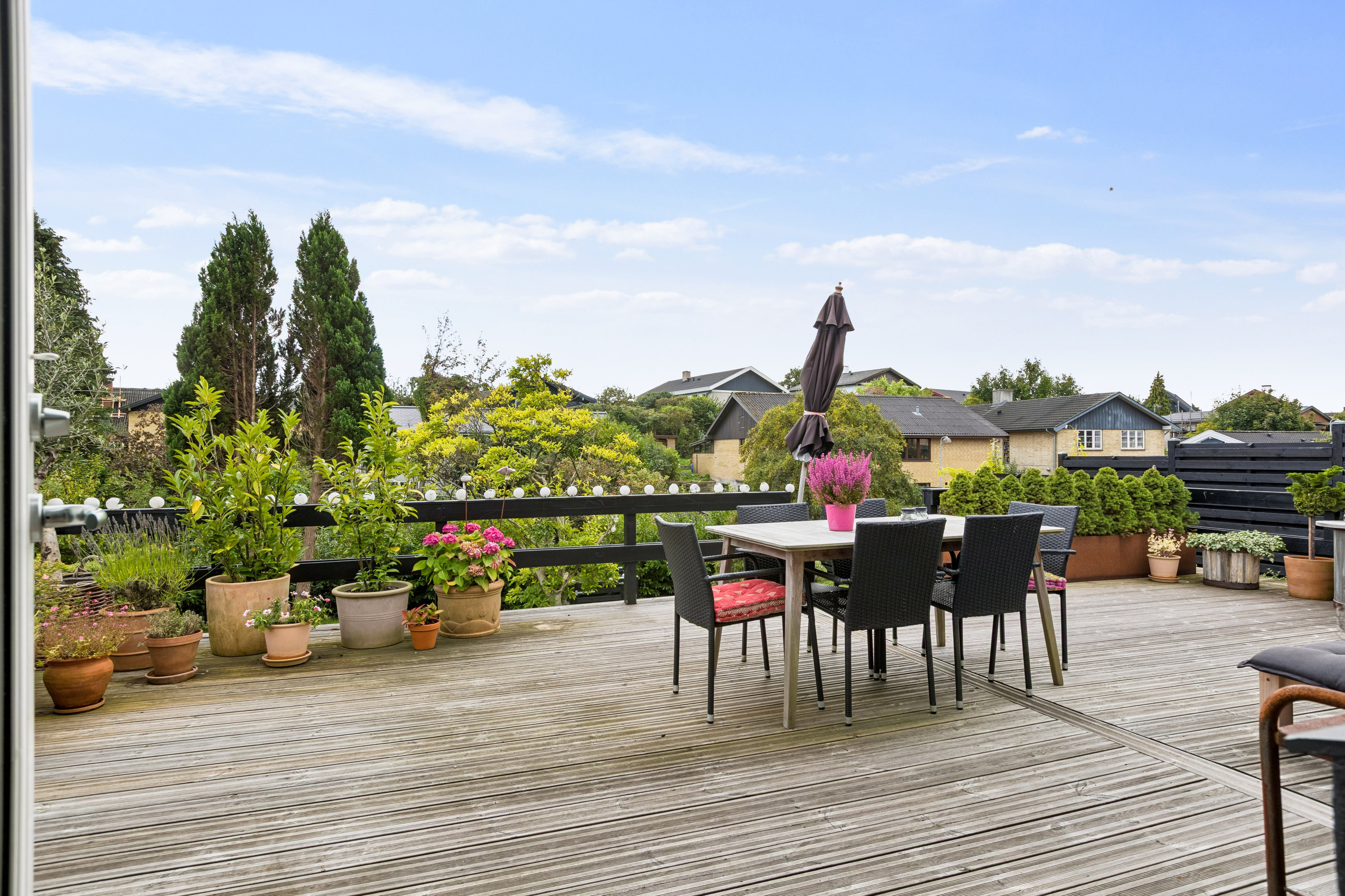 Fremhævet terrasse billede i fuldskærmstilstand. Billede af Willumsensvej 8, 3000 Helsingør