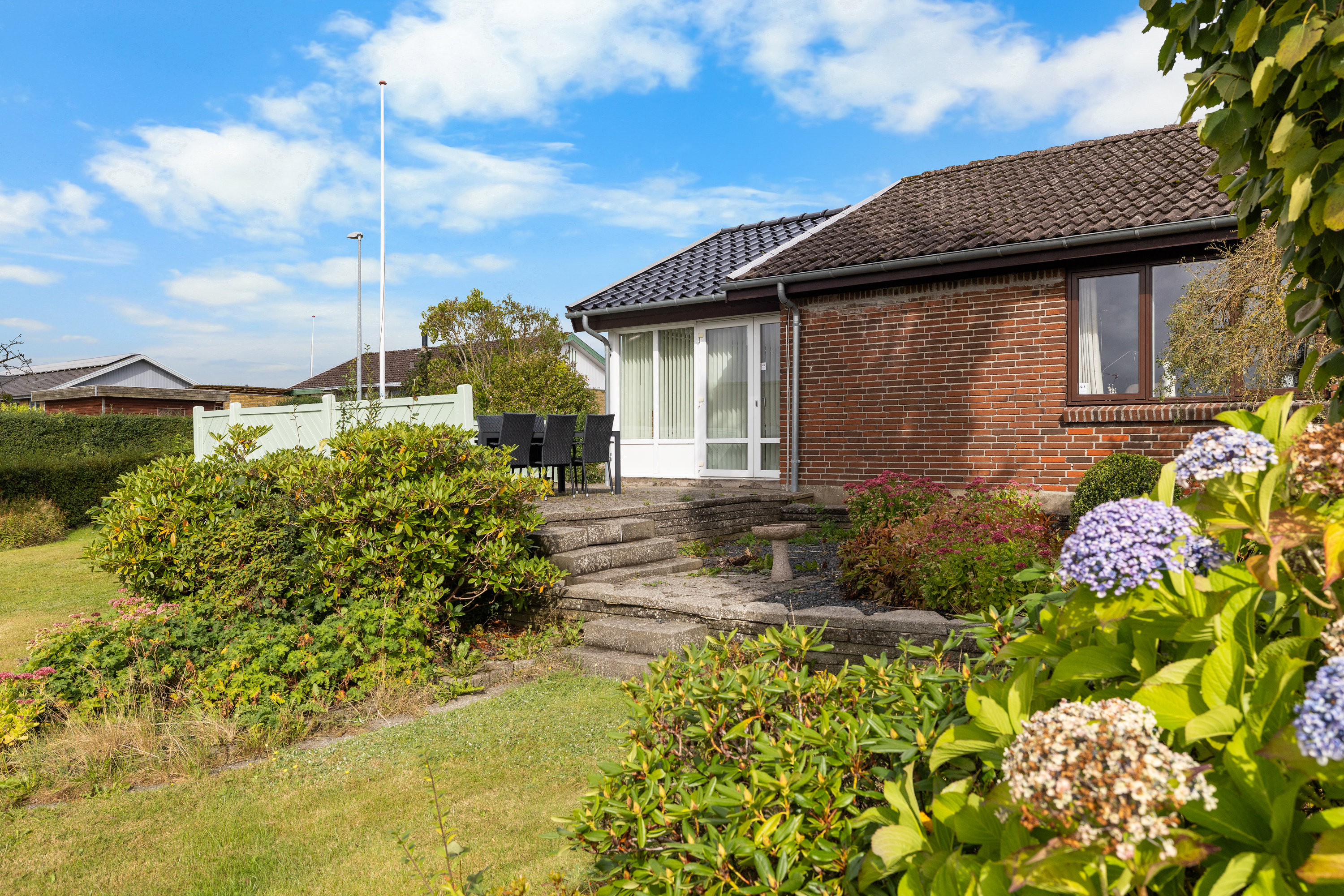 Fremhævet facade billede i fuldskærmstilstand. Billede af Poppelvænget 21, Taulov, 7000 Fredericia