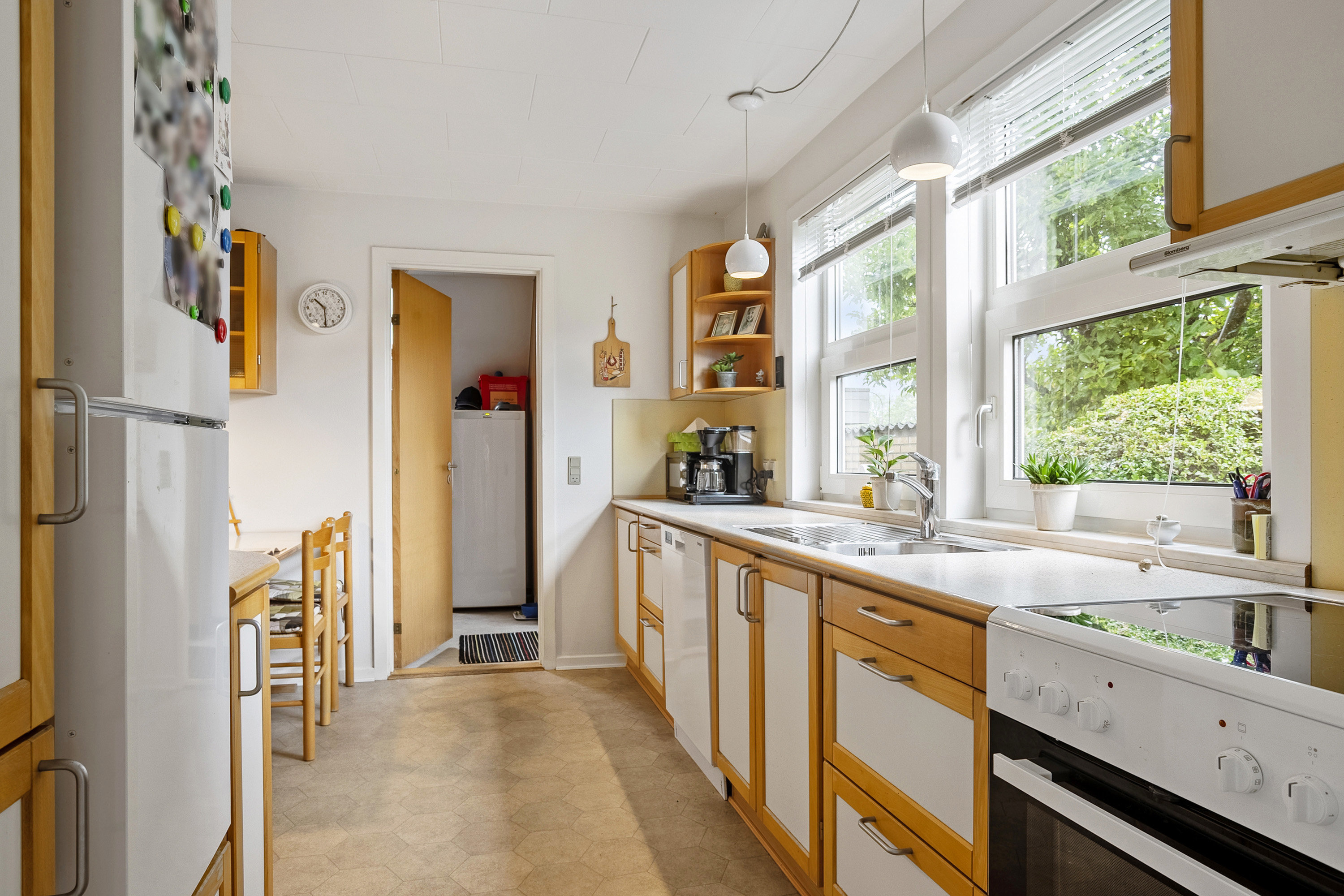 Fremhævet køkken billede i fuldskærmstilstand. Billede af Slåenvej 3, 6600 Vejen