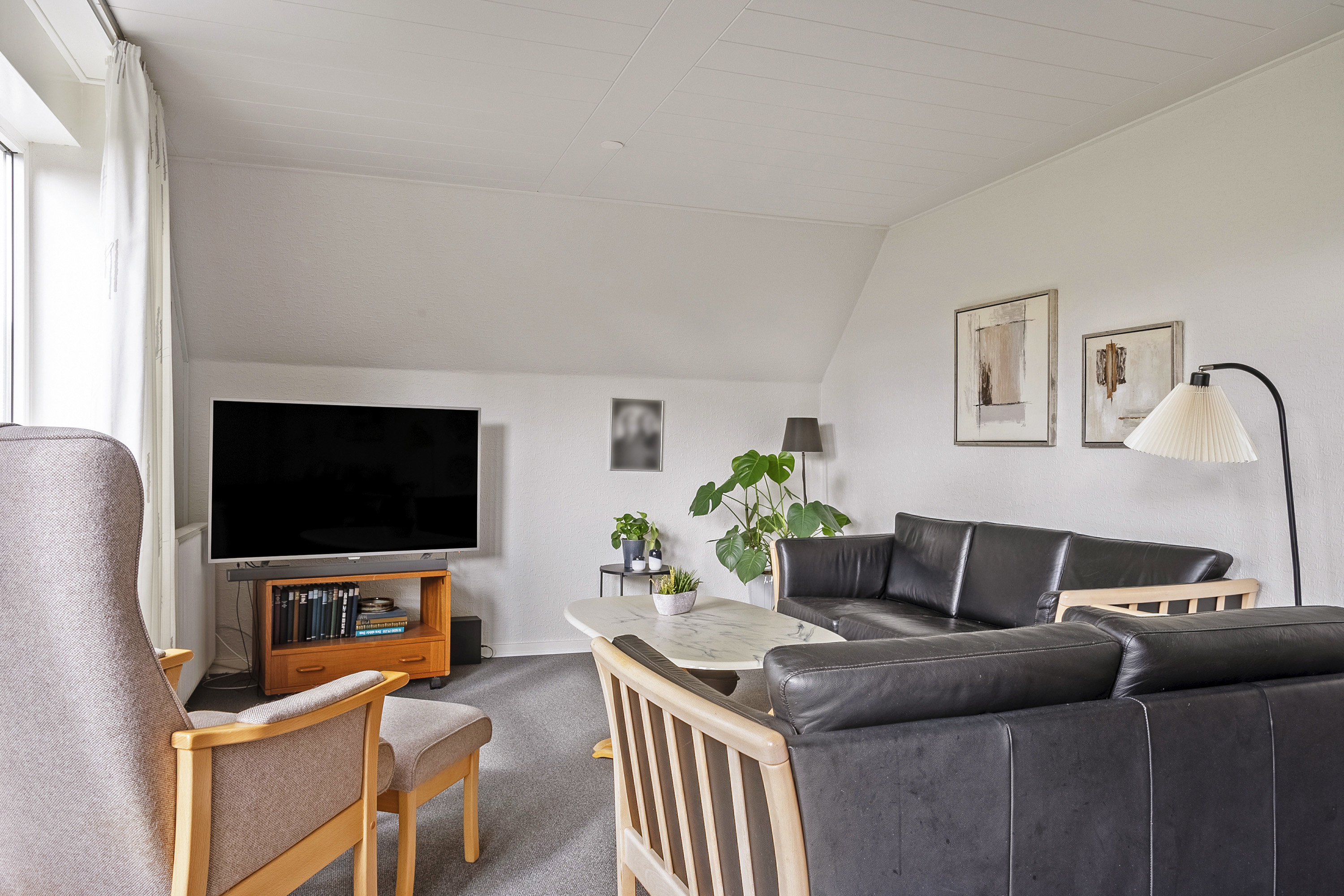 Fremhævet stue billede i fuldskærmstilstand. Billede af Slåenvej 3, 6600 Vejen