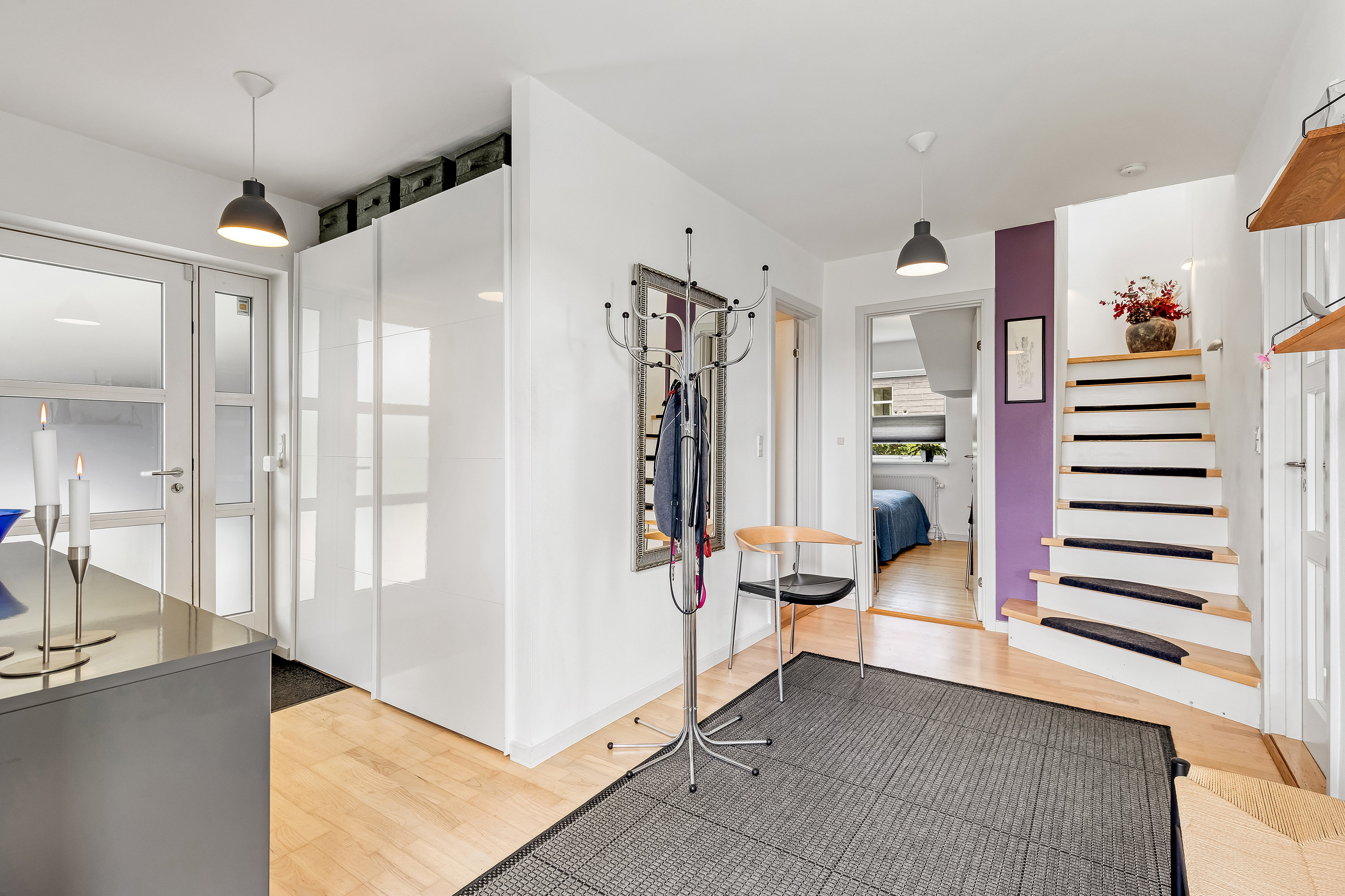 Fremhævet entré billede i fuldskærmstilstand. Billede af Falkenborgvej 9, 3600 Frederikssund