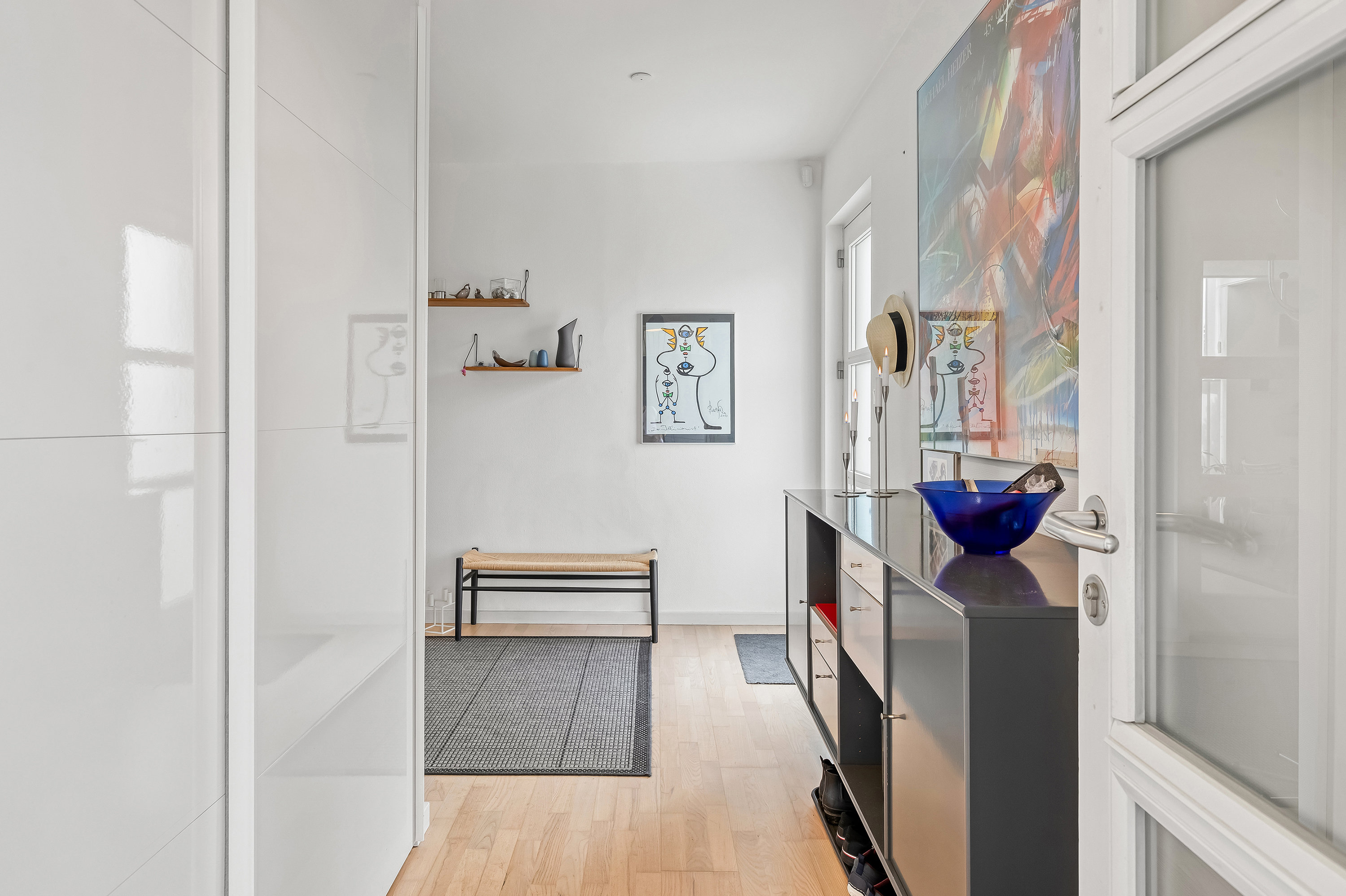 Fremhævet entré billede i fuldskærmstilstand. Billede af Falkenborgvej 9, 3600 Frederikssund