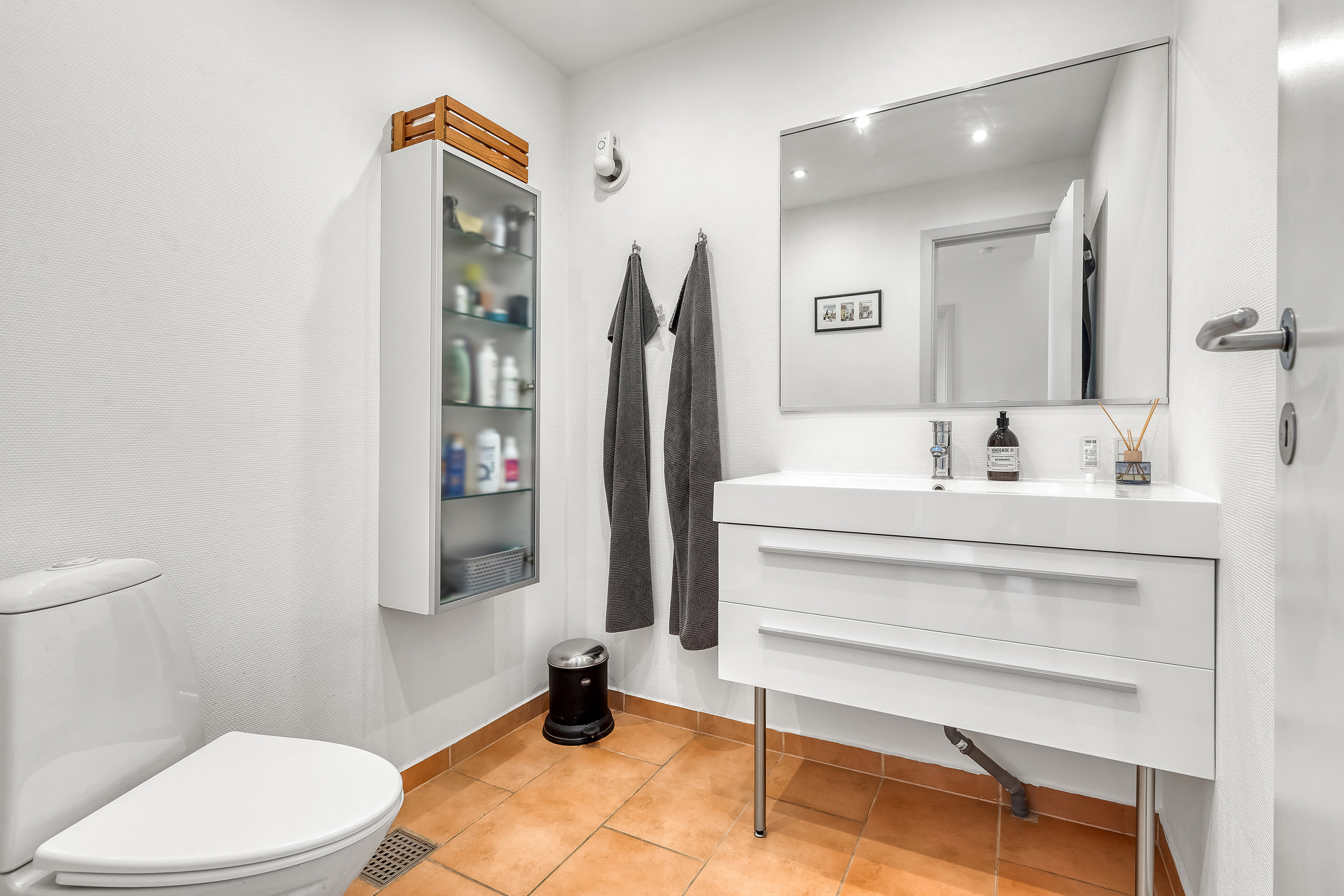 Fremhævet badeværelse billede i fuldskærmstilstand. Billede af Falkenborgvej 9, 3600 Frederikssund