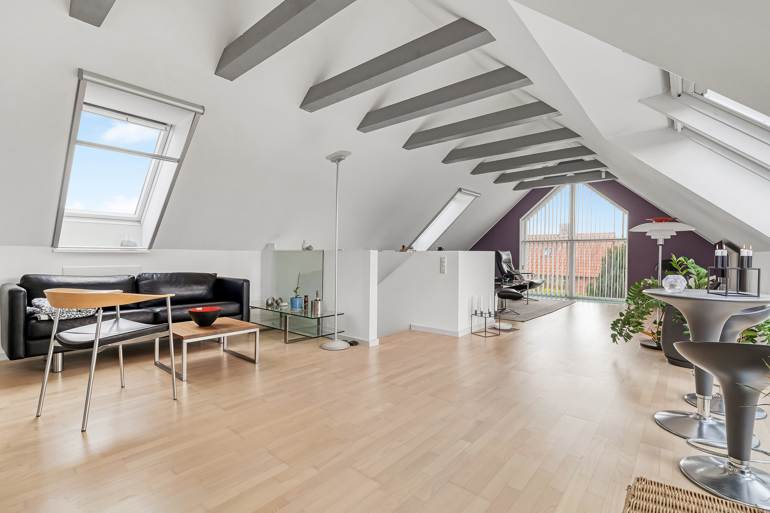 Fremhævet stue billede i fuldskærmstilstand. Billede af Falkenborgvej 9, 3600 Frederikssund