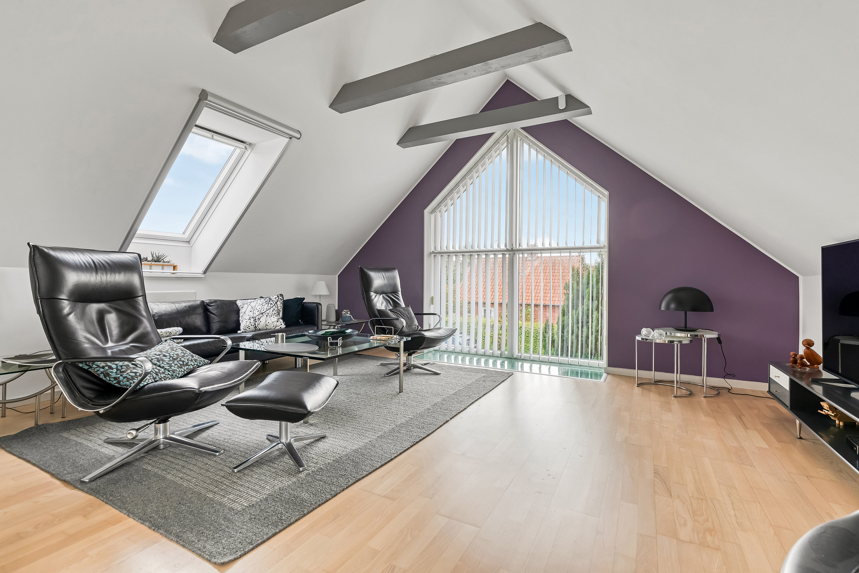 Fremhævet stue billede i fuldskærmstilstand. Billede af Falkenborgvej 9, 3600 Frederikssund