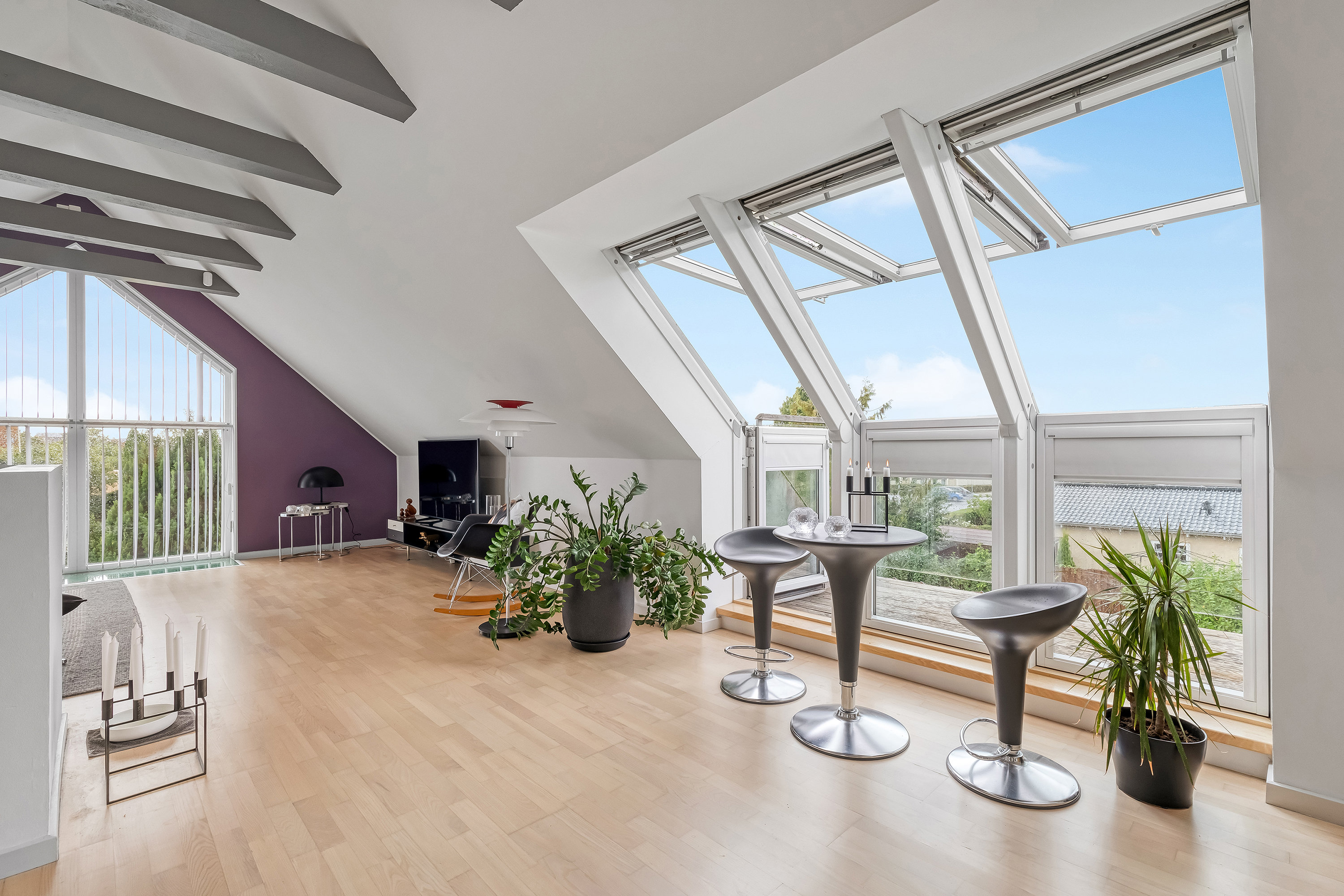 Fremhævet stue billede i fuldskærmstilstand. Billede af Falkenborgvej 9, 3600 Frederikssund