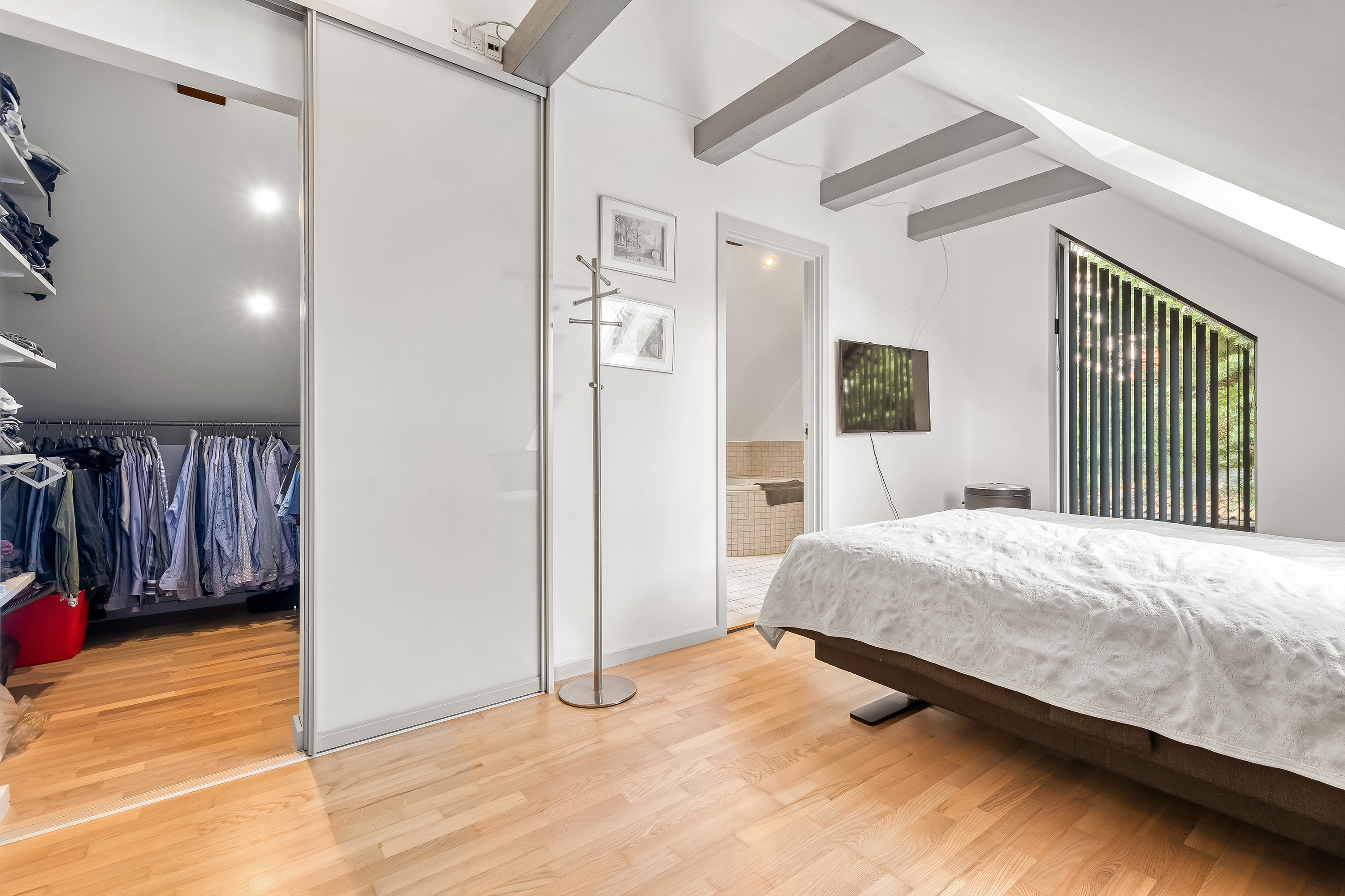 Fremhævet soveværelse billede i fuldskærmstilstand. Billede af Falkenborgvej 9, 3600 Frederikssund