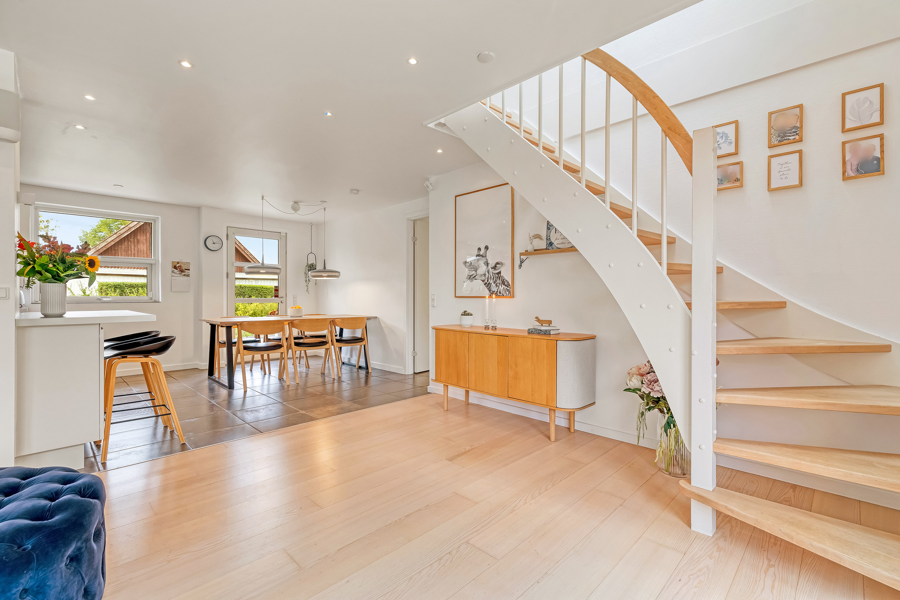 Fremhævet stue billede i fuldskærmstilstand. Billede af Lindegårds Alle 6, 3550 Slangerup