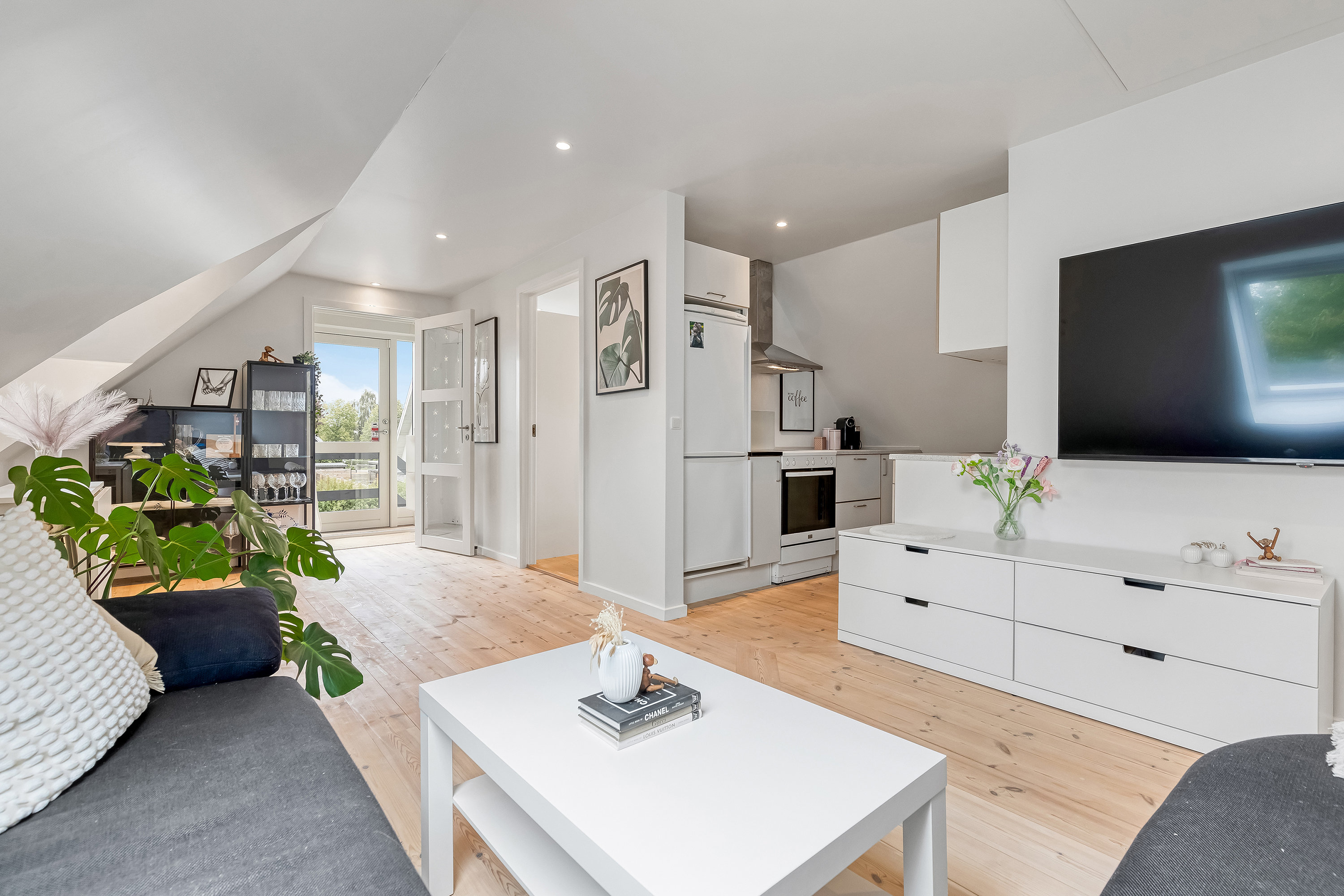 Fremhævet stue billede i fuldskærmstilstand. Billede af Lindegårds Alle 6, 3550 Slangerup