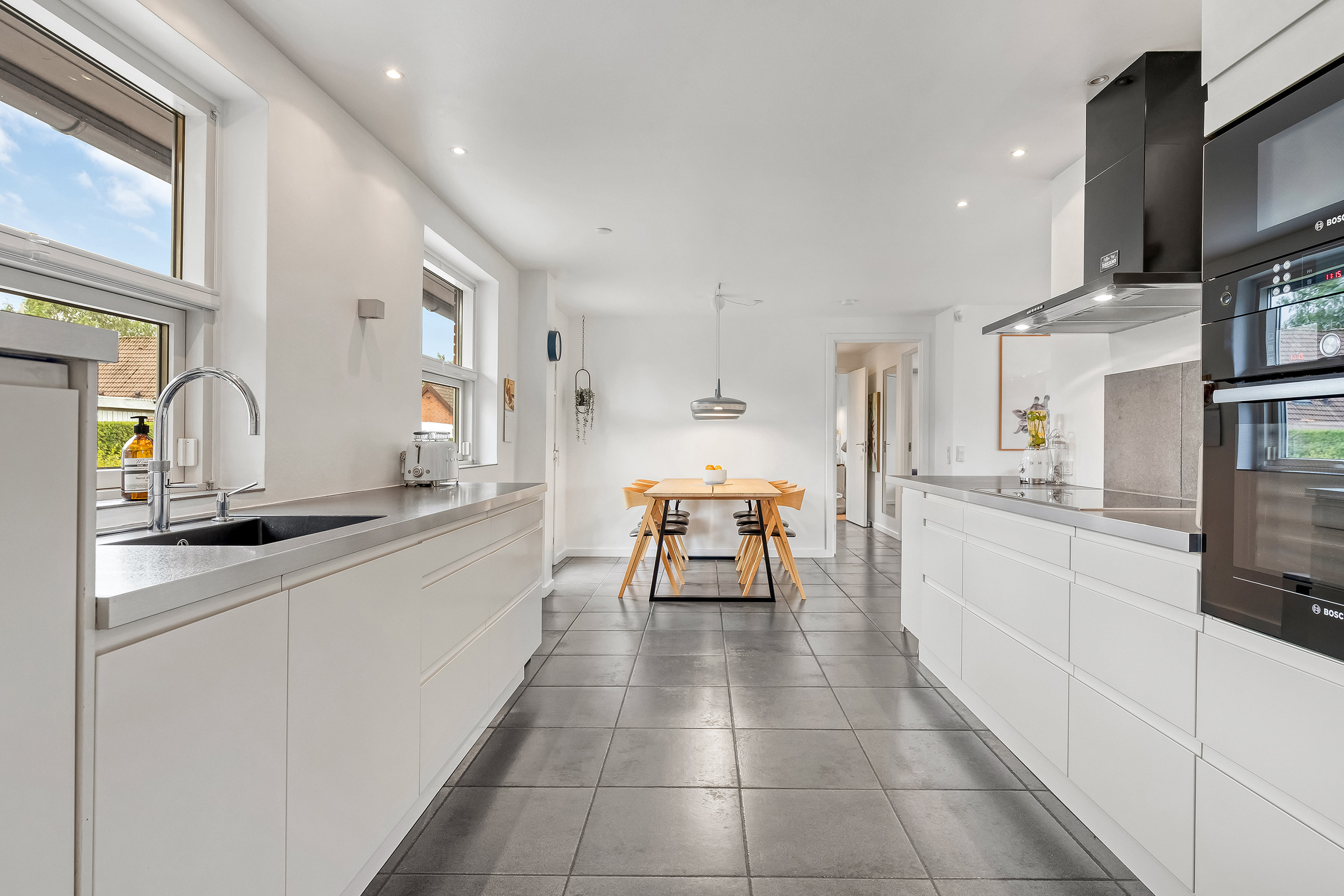 Fremhævet køkken alrum billede i fuldskærmstilstand. Billede af Lindegårds Alle 6, 3550 Slangerup