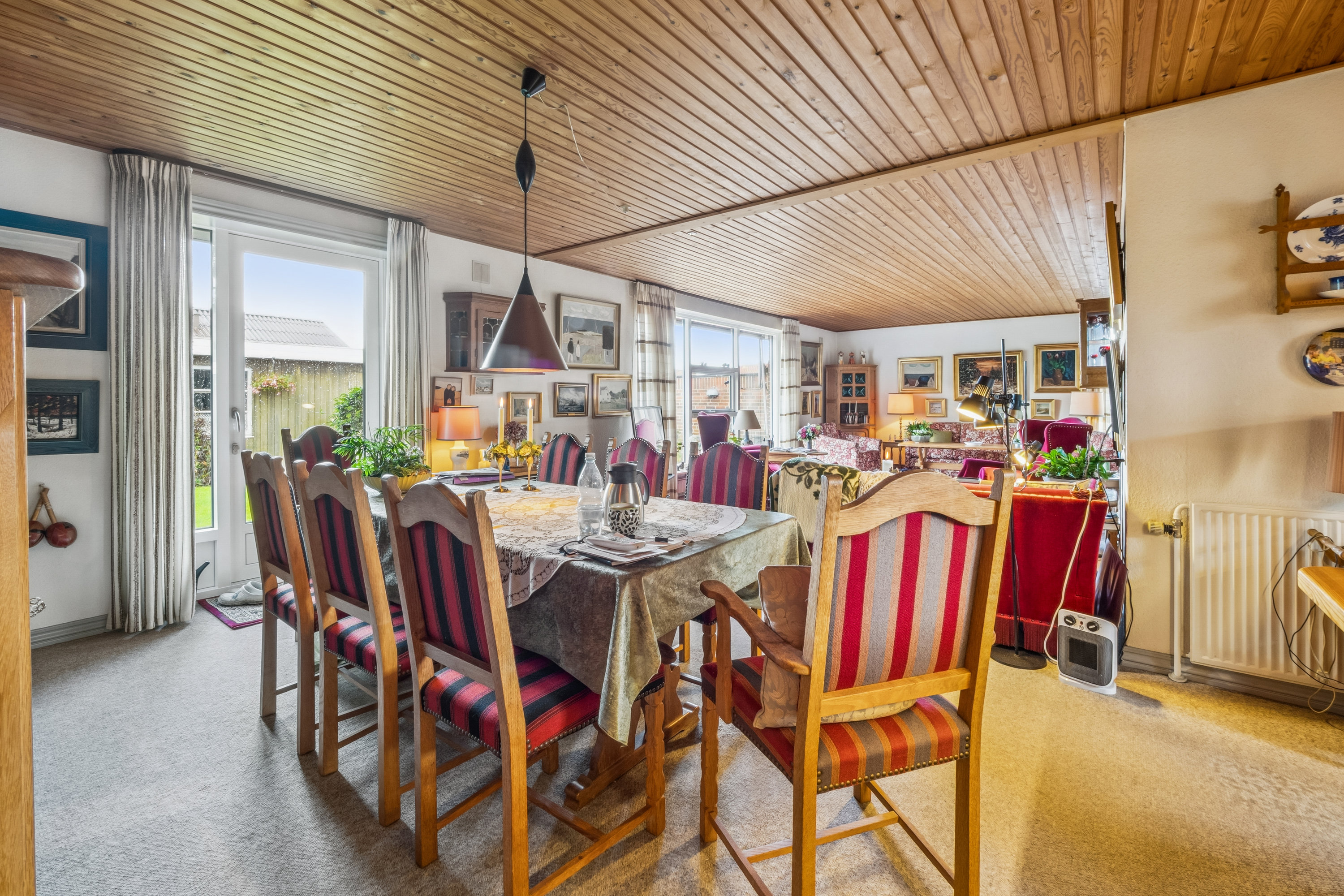 Fremhævet stue billede i fuldskærmstilstand. Billede af Kühls Alle 7, 7800 Skive