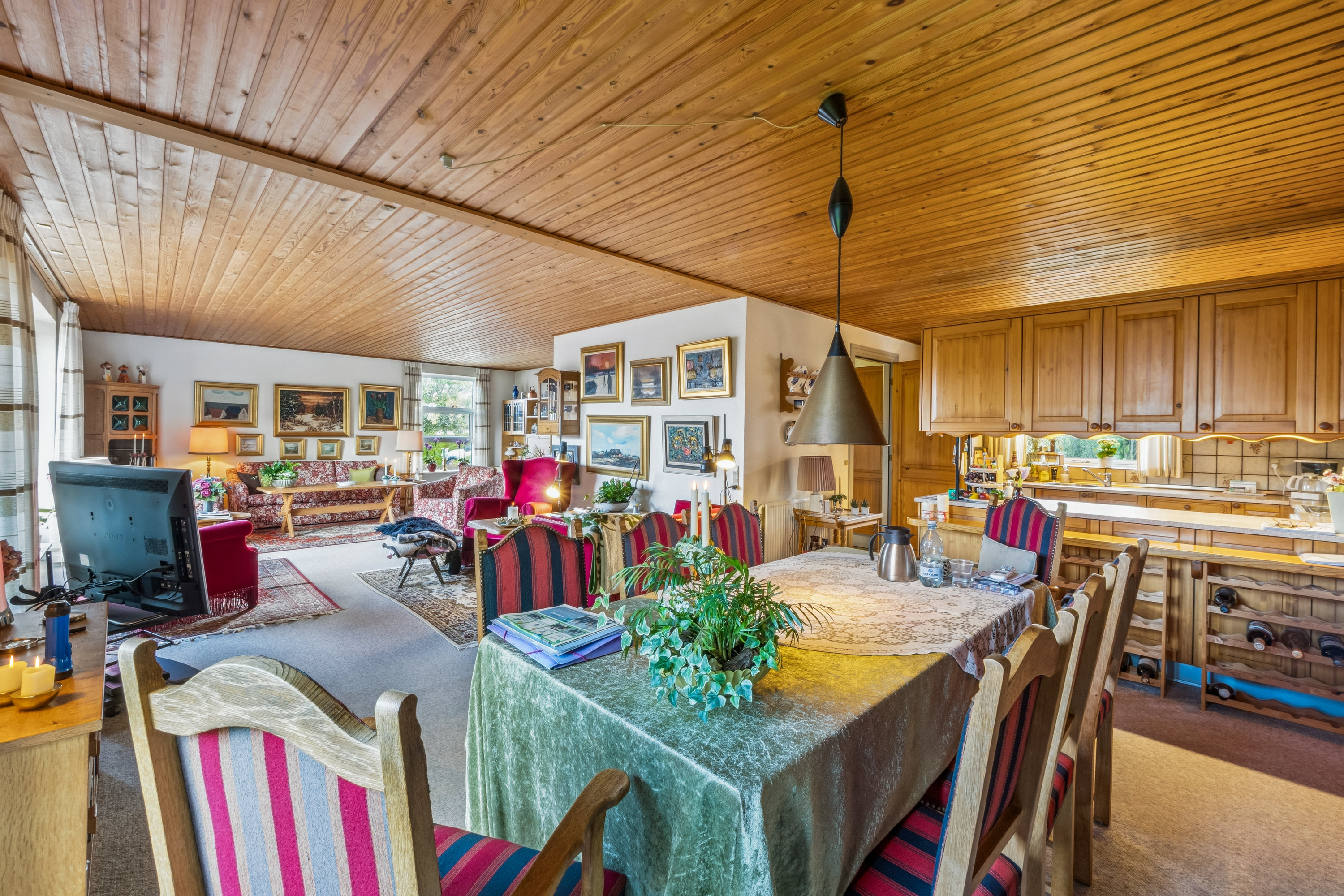 Fremhævet stue billede i fuldskærmstilstand. Billede af Kühls Alle 7, 7800 Skive