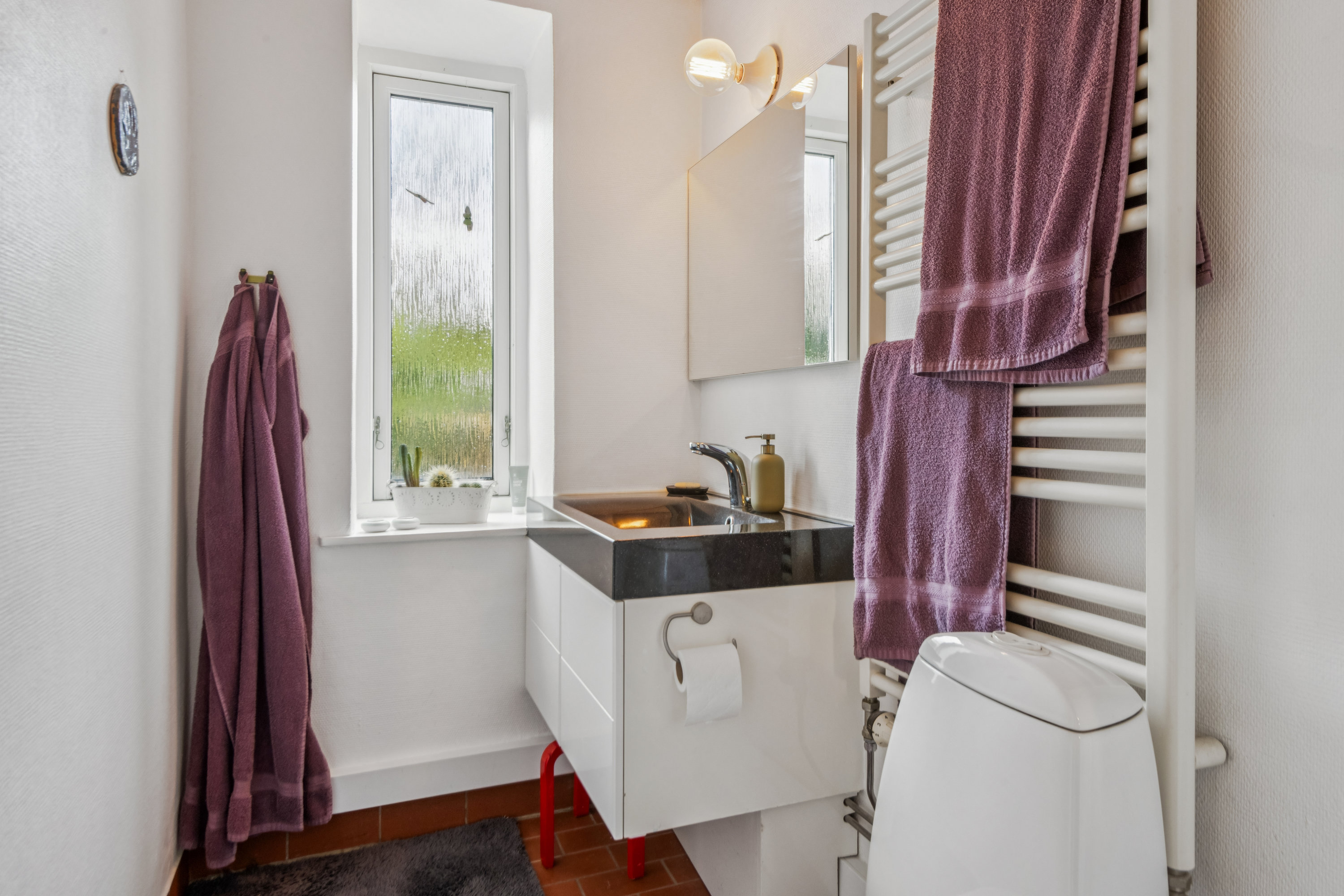 Fremhævet badeværelse billede i fuldskærmstilstand. Billede af Hadsundvej 178, Vejgaard, 9000 Aalborg