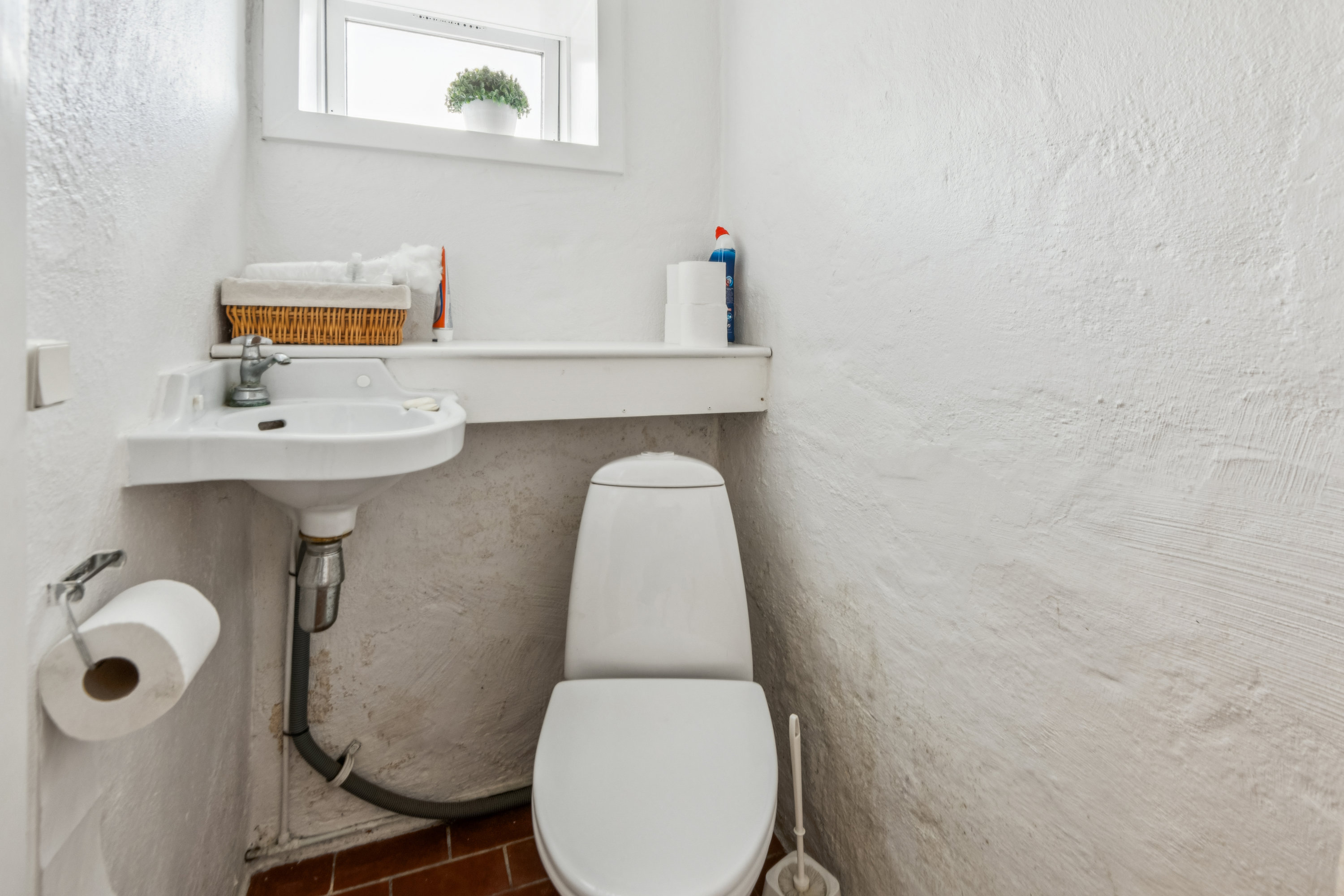 Fremhævet toilet billede i fuldskærmstilstand. Billede af Hadsundvej 178, Vejgaard, 9000 Aalborg