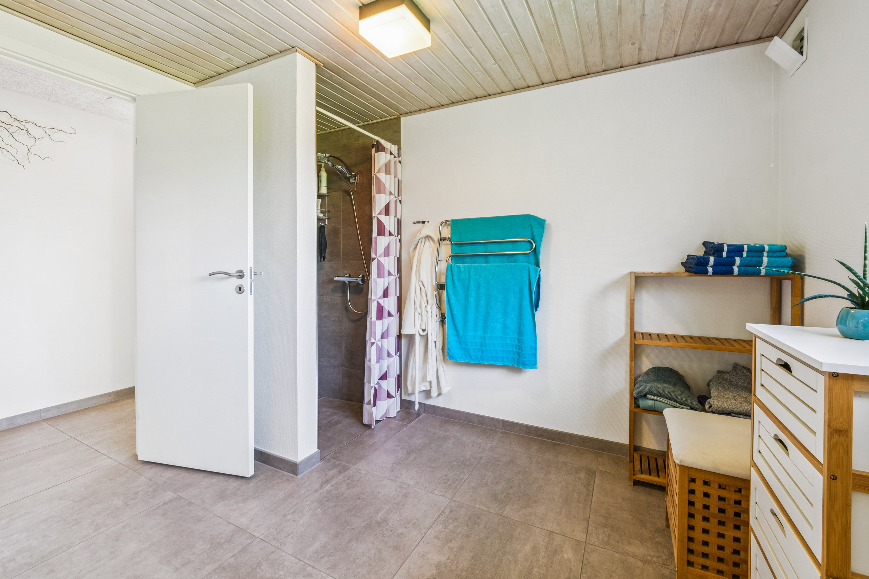 Fremhævet badeværelse billede i fuldskærmstilstand. Billede af Vinkelvej 21, Nr. Søby, 7840 Højslev