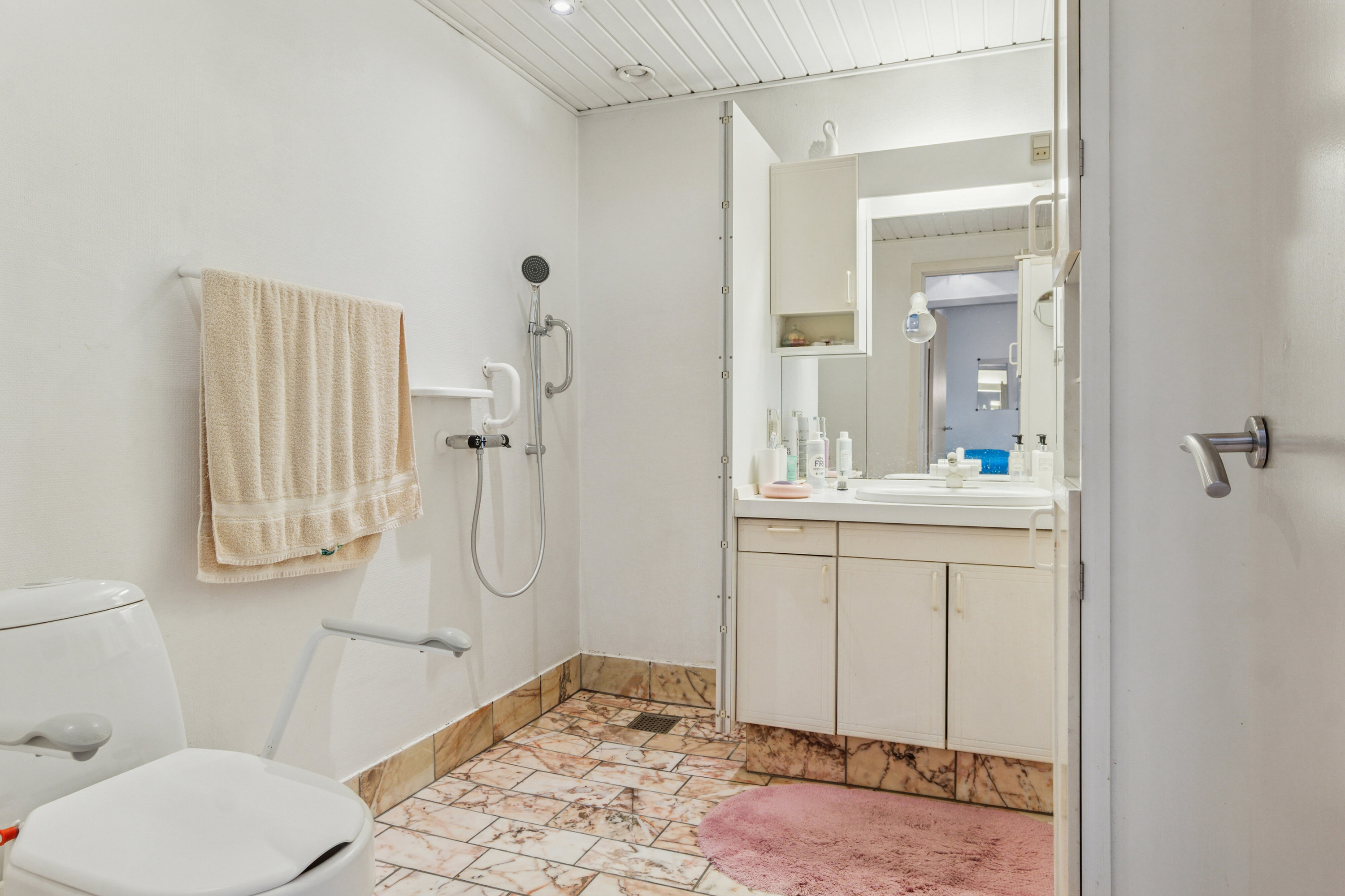 Fremhævet badeværelse billede i fuldskærmstilstand. Billede af Engstrupgårdsvej 7, 2650 Hvidovre