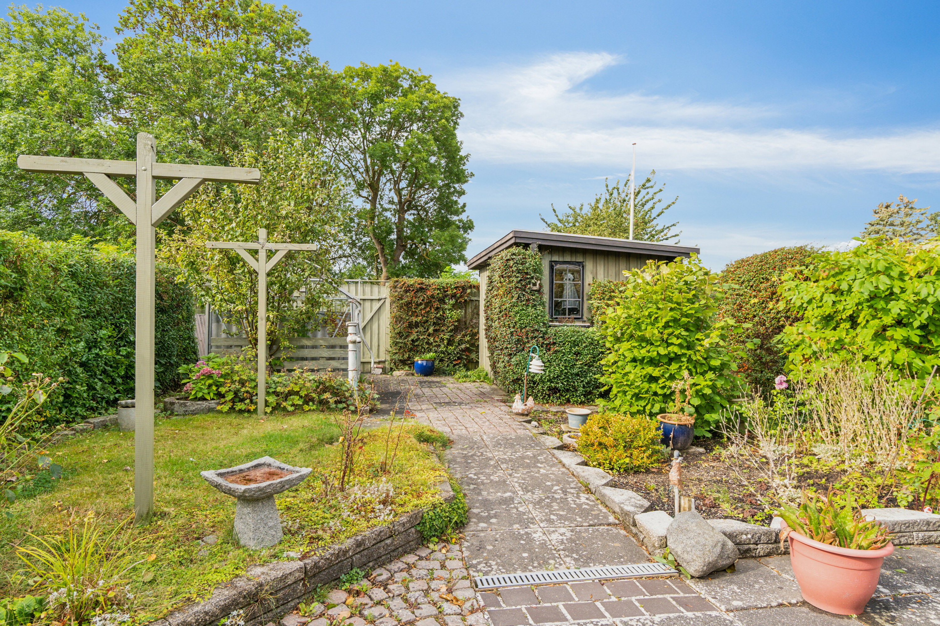 Fremhævet set fra haven billede i fuldskærmstilstand. Billede af Engstrupgårdsvej 7, 2650 Hvidovre