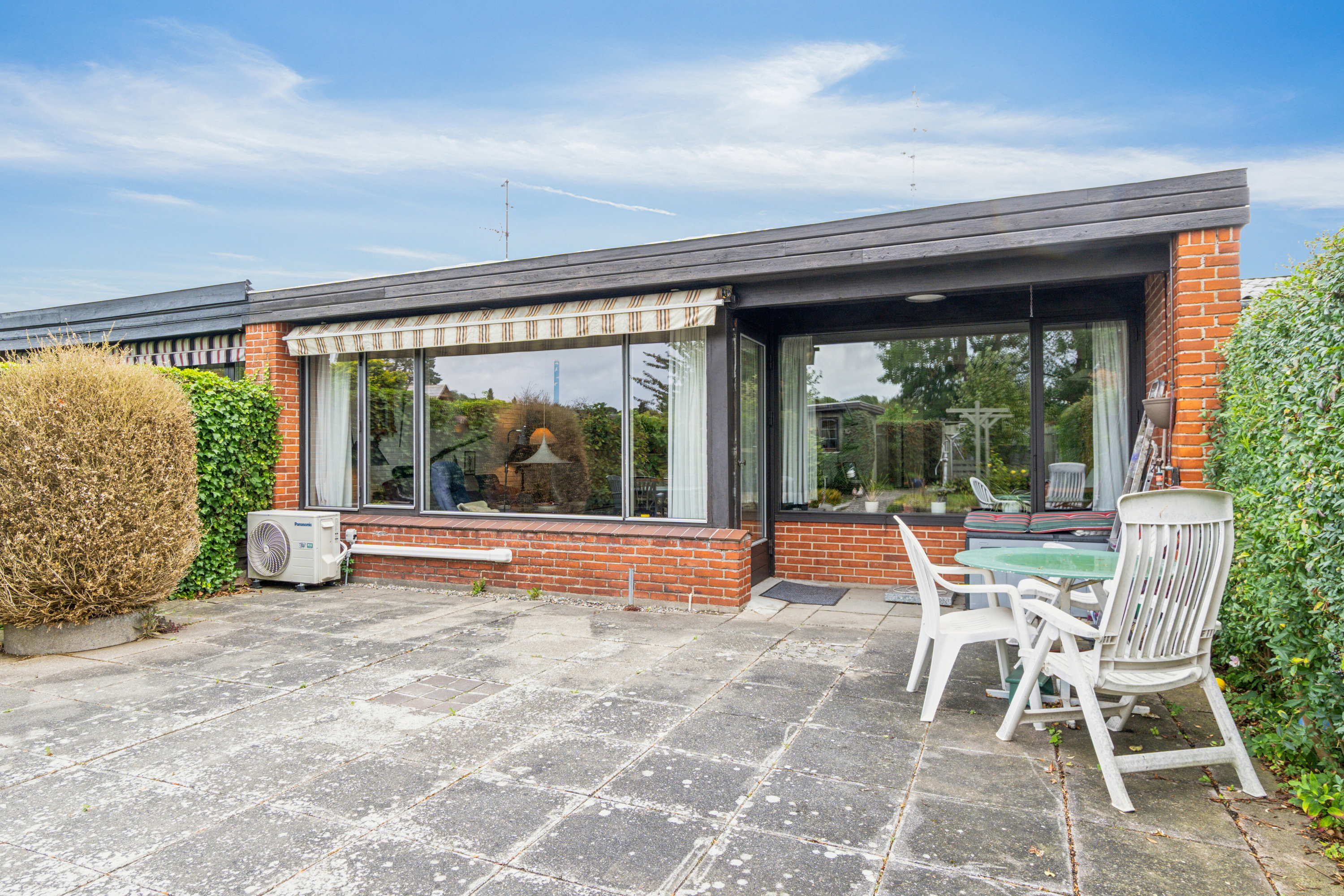 Fremhævet terrasse billede i fuldskærmstilstand. Billede af Engstrupgårdsvej 7, 2650 Hvidovre