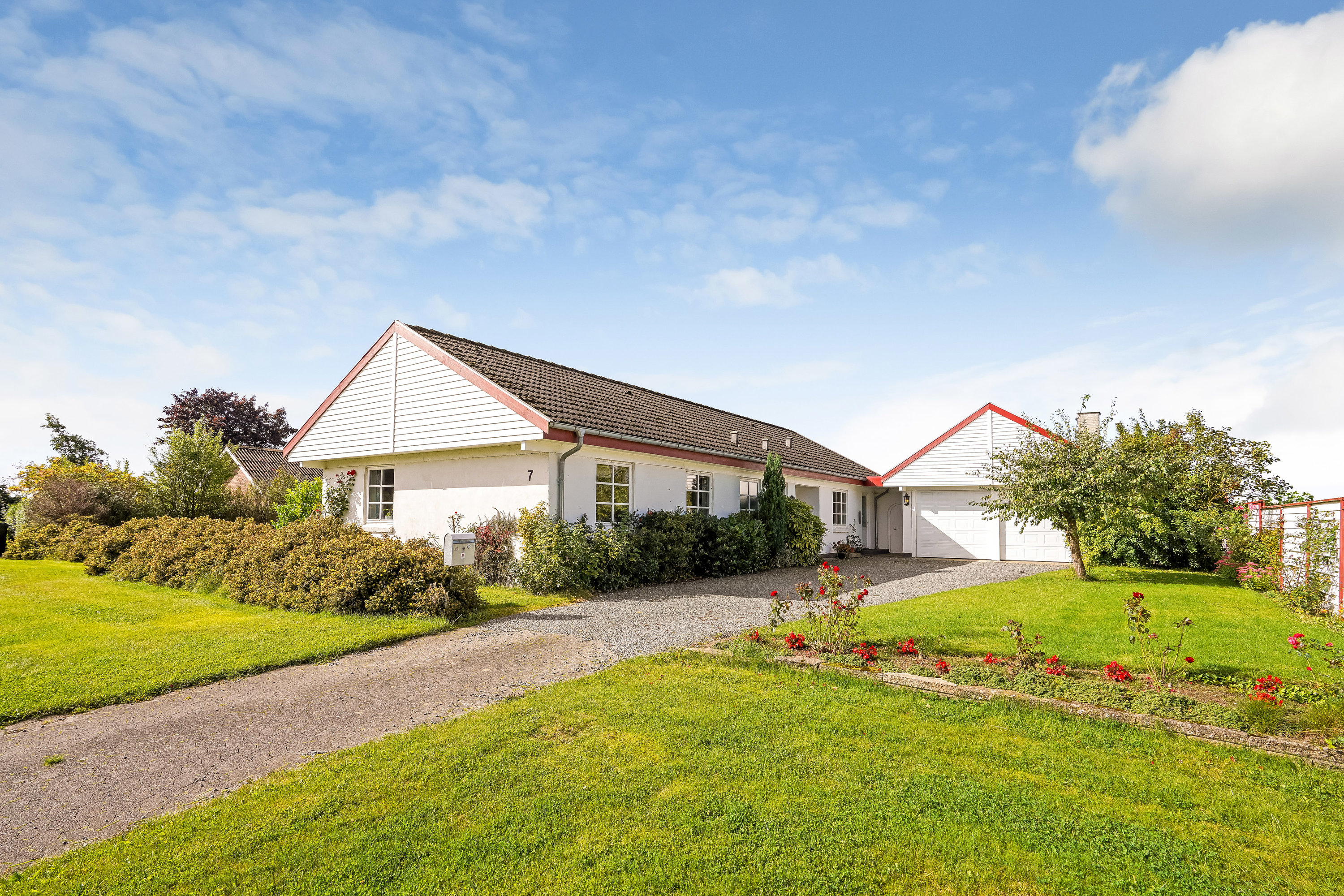 Fremhævet ejendommen billede i fuldskærmstilstand. Billede af Agervej 7, Sandvad, 7300 Jelling