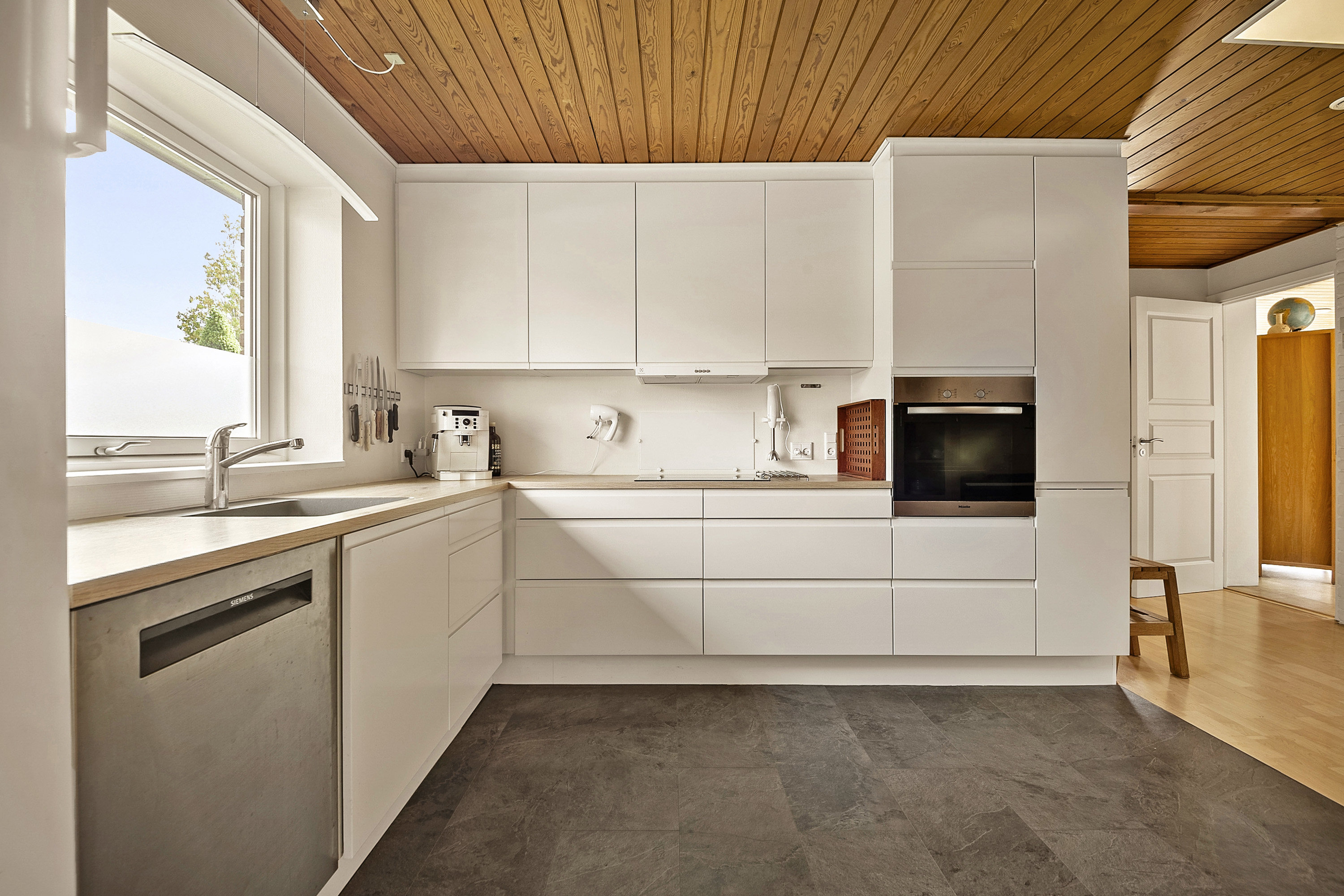 Fremhævet køkken billede i fuldskærmstilstand. Billede af Porsevej 18, Horne, 6800 Varde