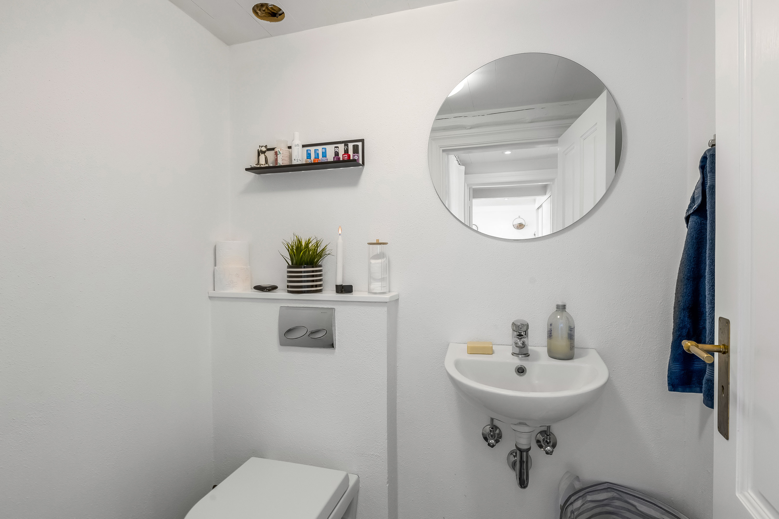 Fremhævet toilet billede i fuldskærmstilstand. Billede af Rindbyvej 10, Rindby, 6720 Fanø