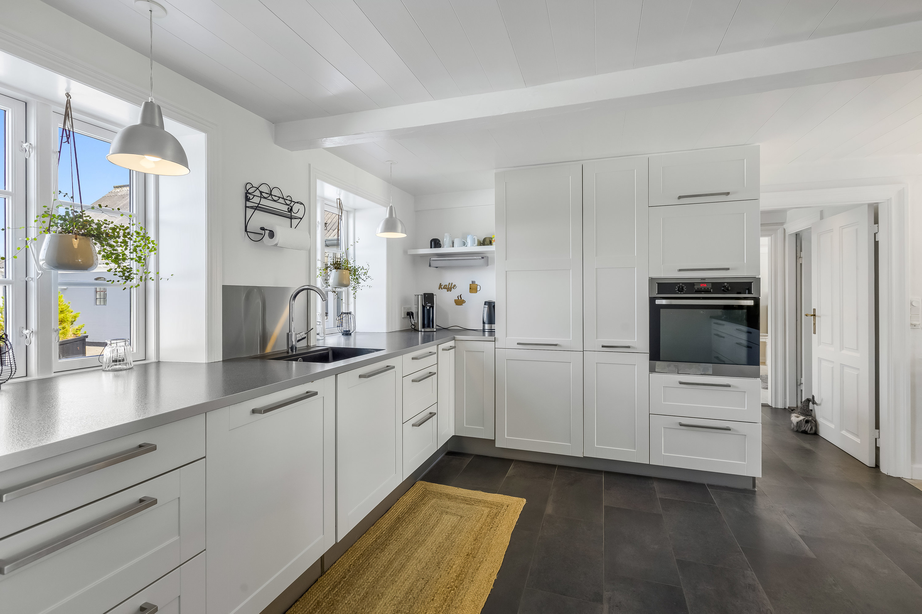 Fremhævet køkken billede i fuldskærmstilstand. Billede af Rindbyvej 10, Rindby, 6720 Fanø