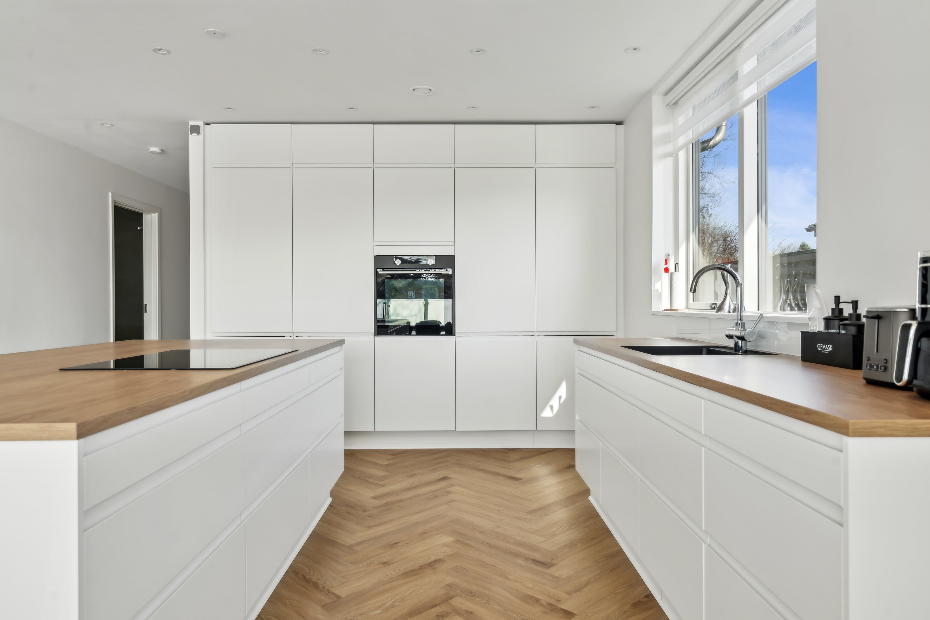 Fremhævet køkken billede i fuldskærmstilstand. Billede af Frejasvej 42, 9800 Hjørring