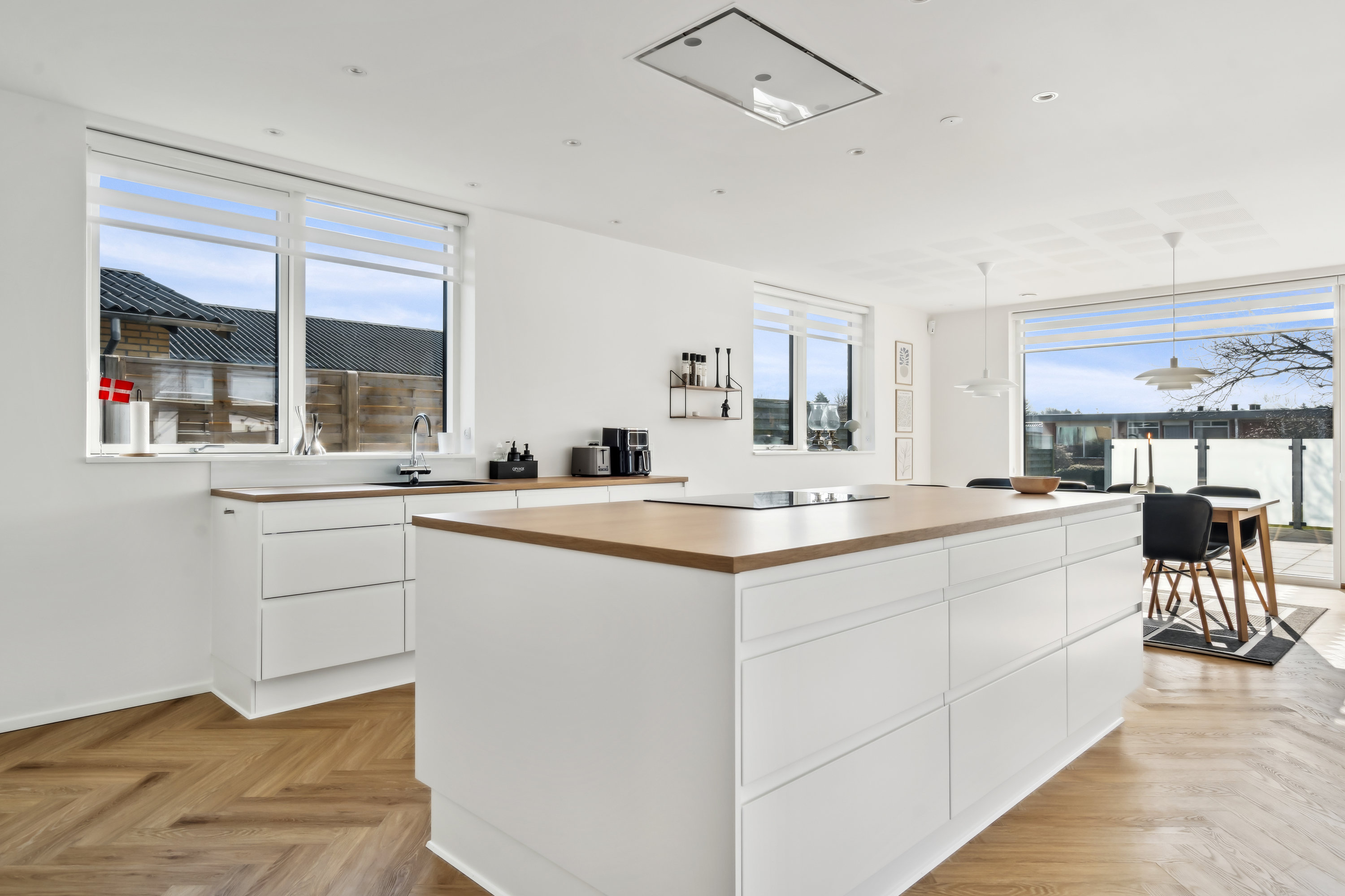 Fremhævet køkken billede i fuldskærmstilstand. Billede af Frejasvej 42, 9800 Hjørring