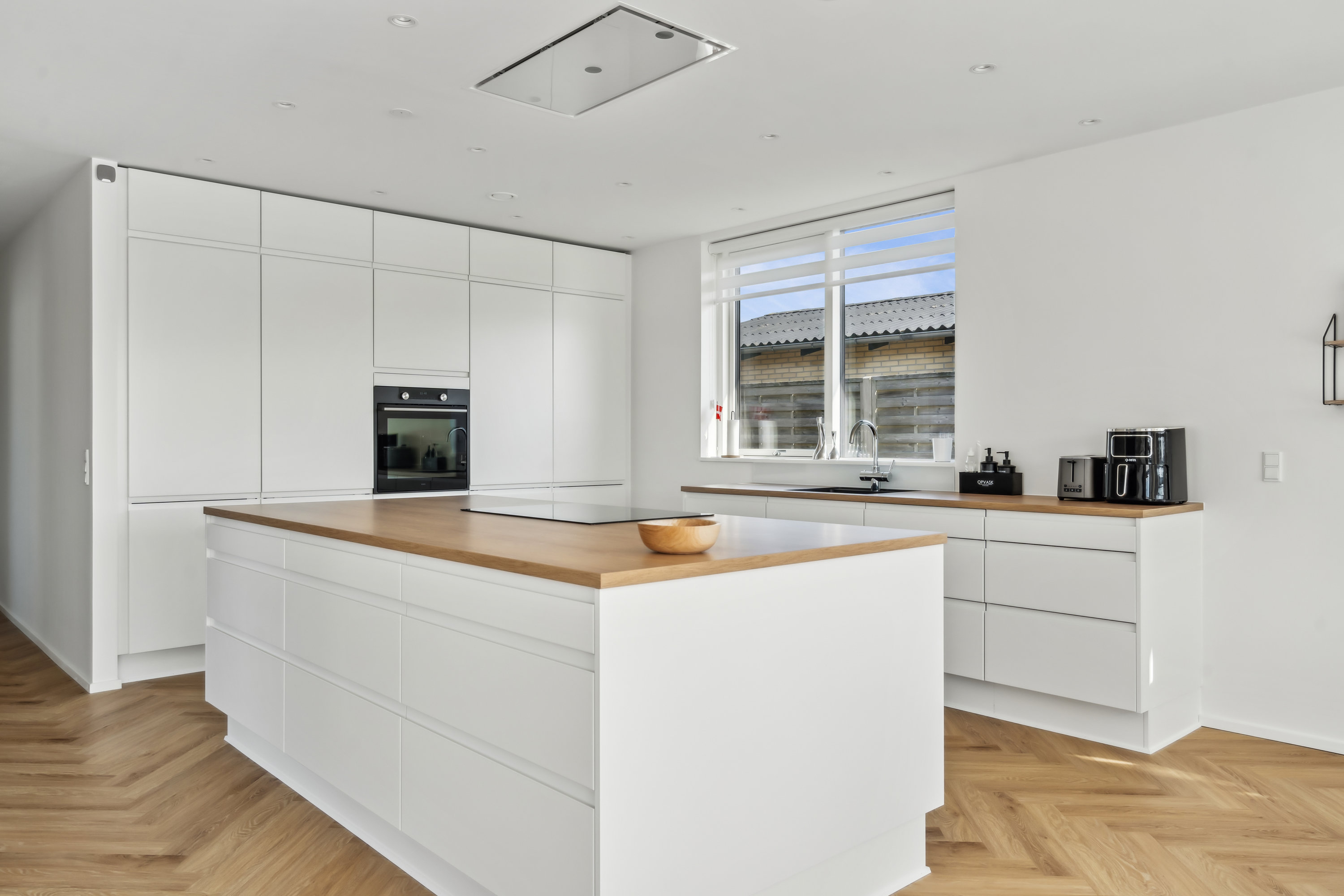 Fremhævet køkken billede i fuldskærmstilstand. Billede af Frejasvej 42, 9800 Hjørring