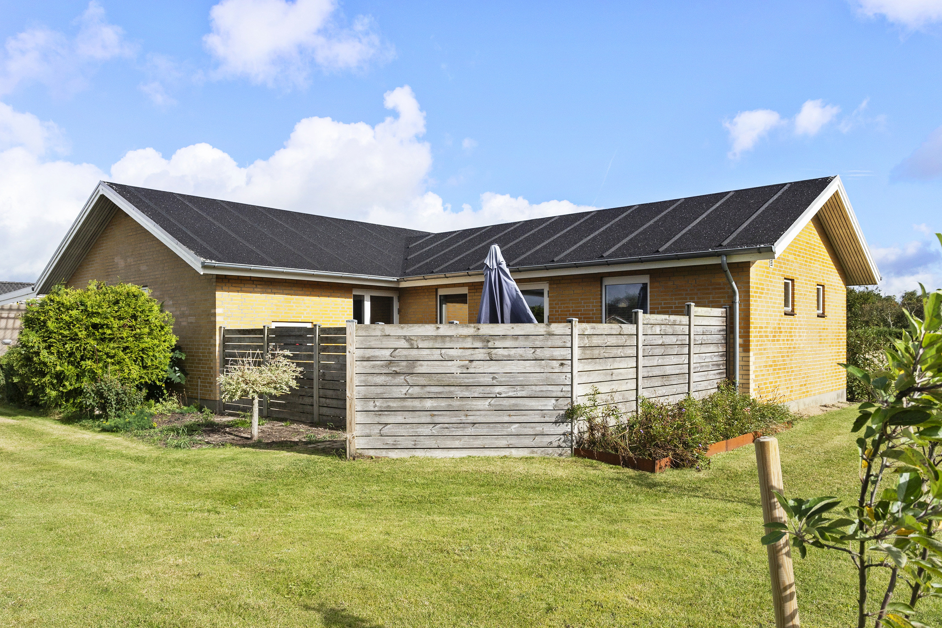 Fremhævet ejendommen billede i fuldskærmstilstand. Billede af Kastanievej 15, 6600 Vejen