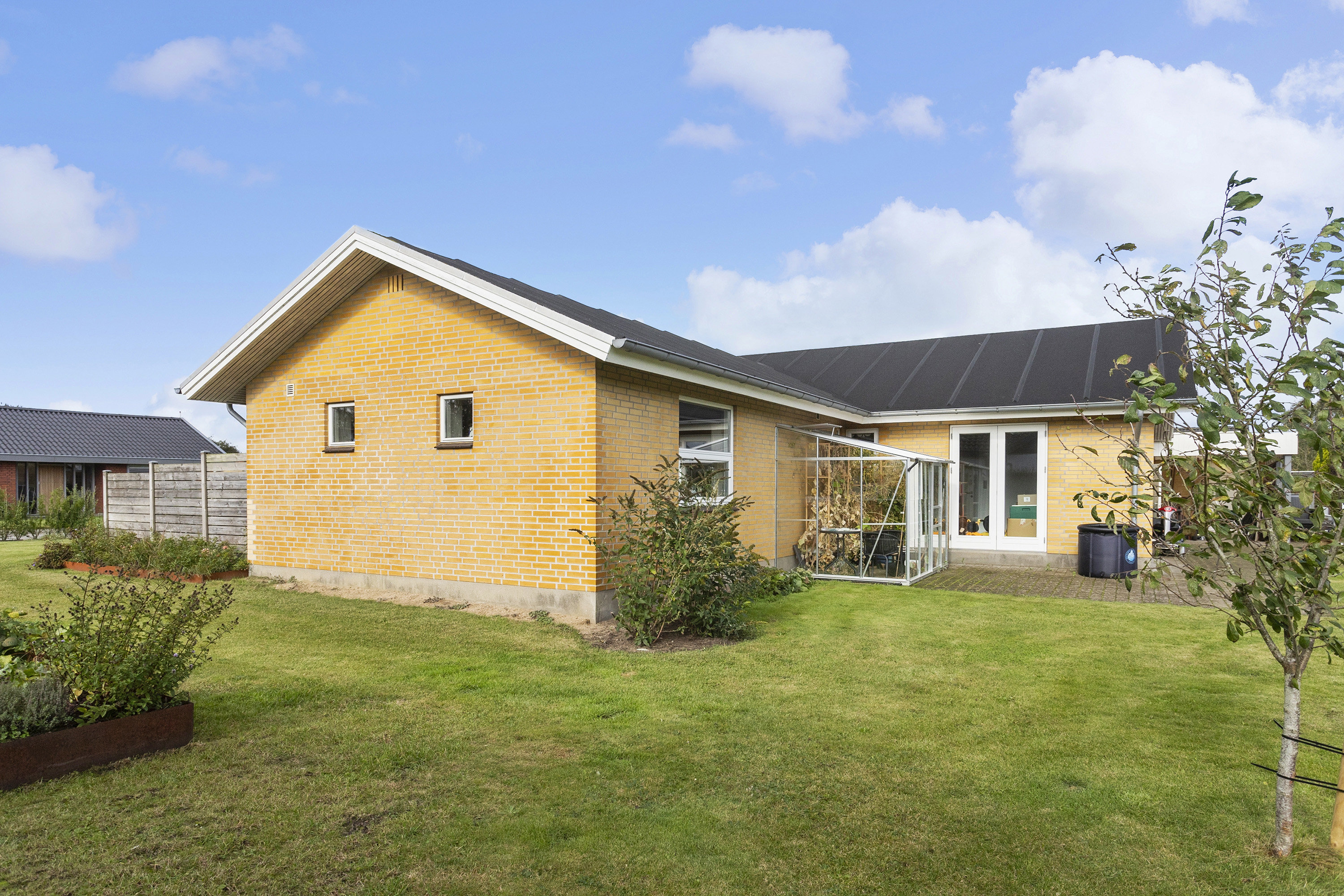 Fremhævet ejendommen billede i fuldskærmstilstand. Billede af Kastanievej 15, 6600 Vejen