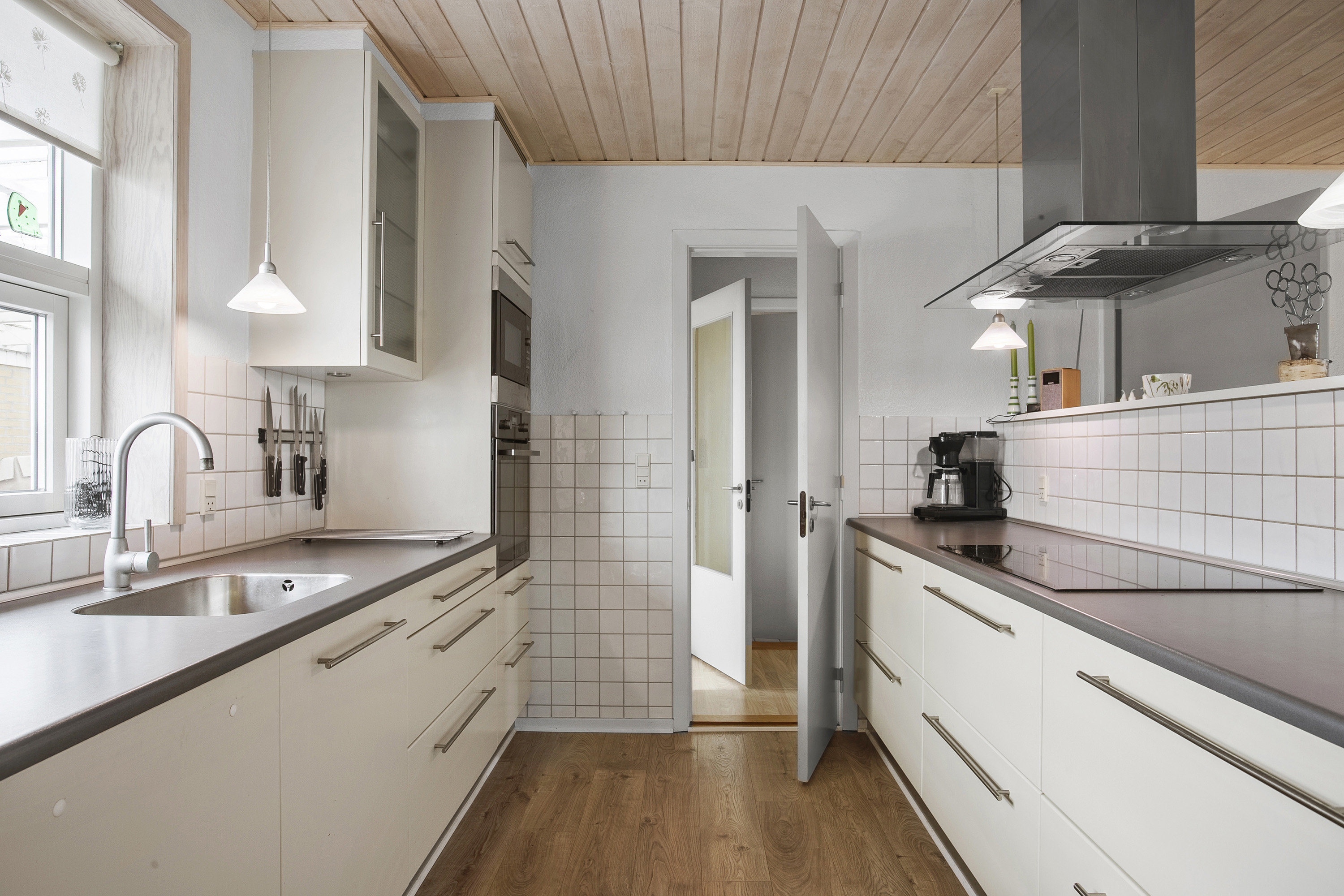 Fremhævet køkken billede i fuldskærmstilstand. Billede af Kastanievej 15, 6600 Vejen