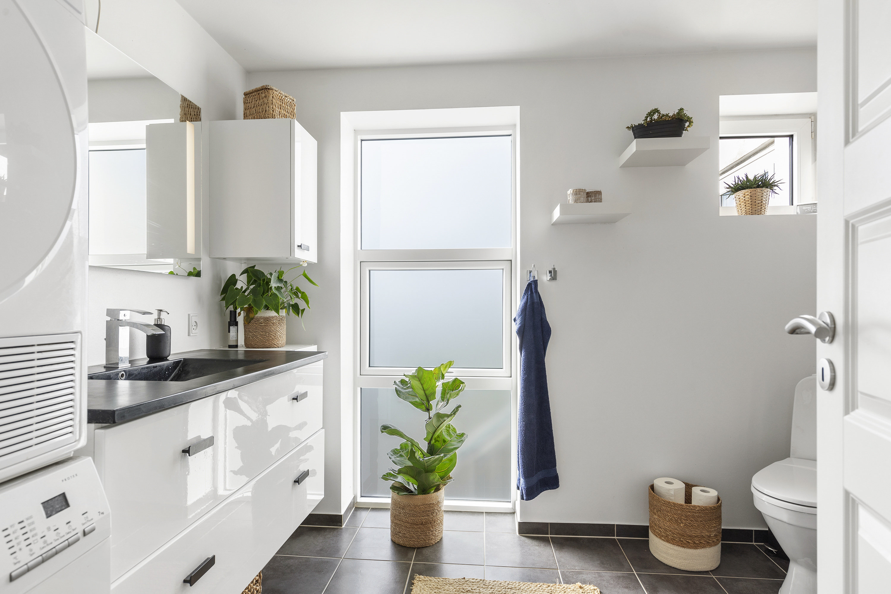 Fremhævet badeværelse billede i fuldskærmstilstand. Billede af Skolegade 21, 9640 Farsø