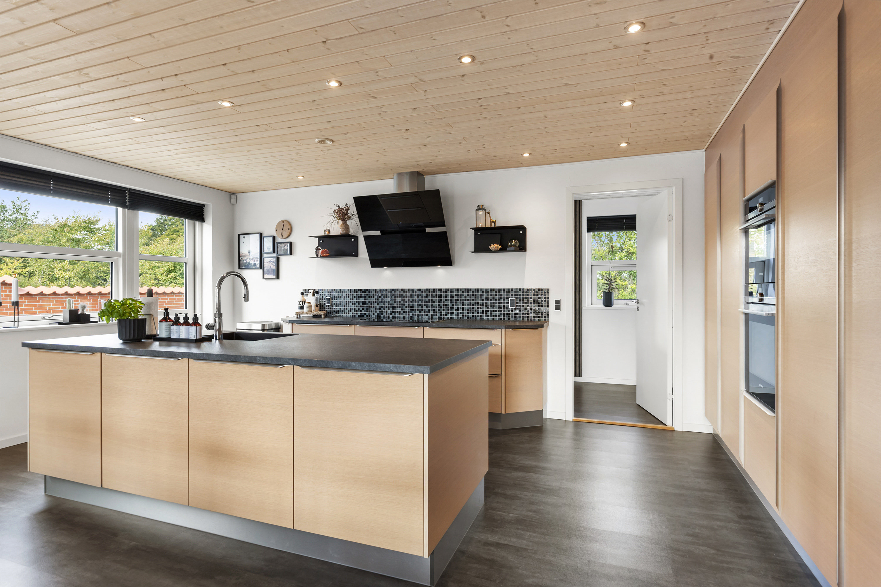 Fremhævet køkken billede i fuldskærmstilstand. Billede af Valgårdsvej 16, V Hornum, 9640 Farsø