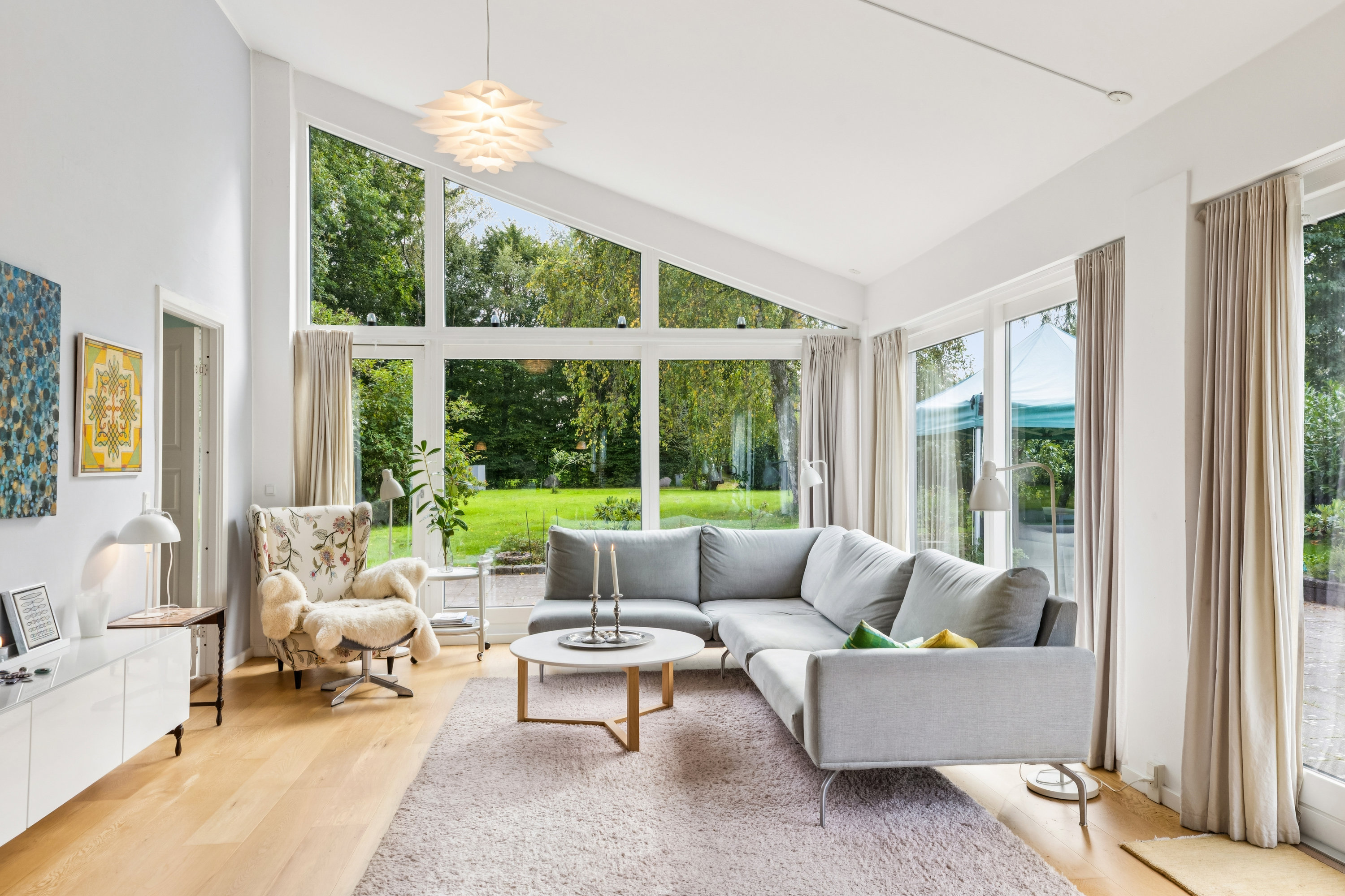 Fremhævet stue billede i fuldskærmstilstand. Billede af Åtoften 17B, Sengeløse, 2630 Taastrup