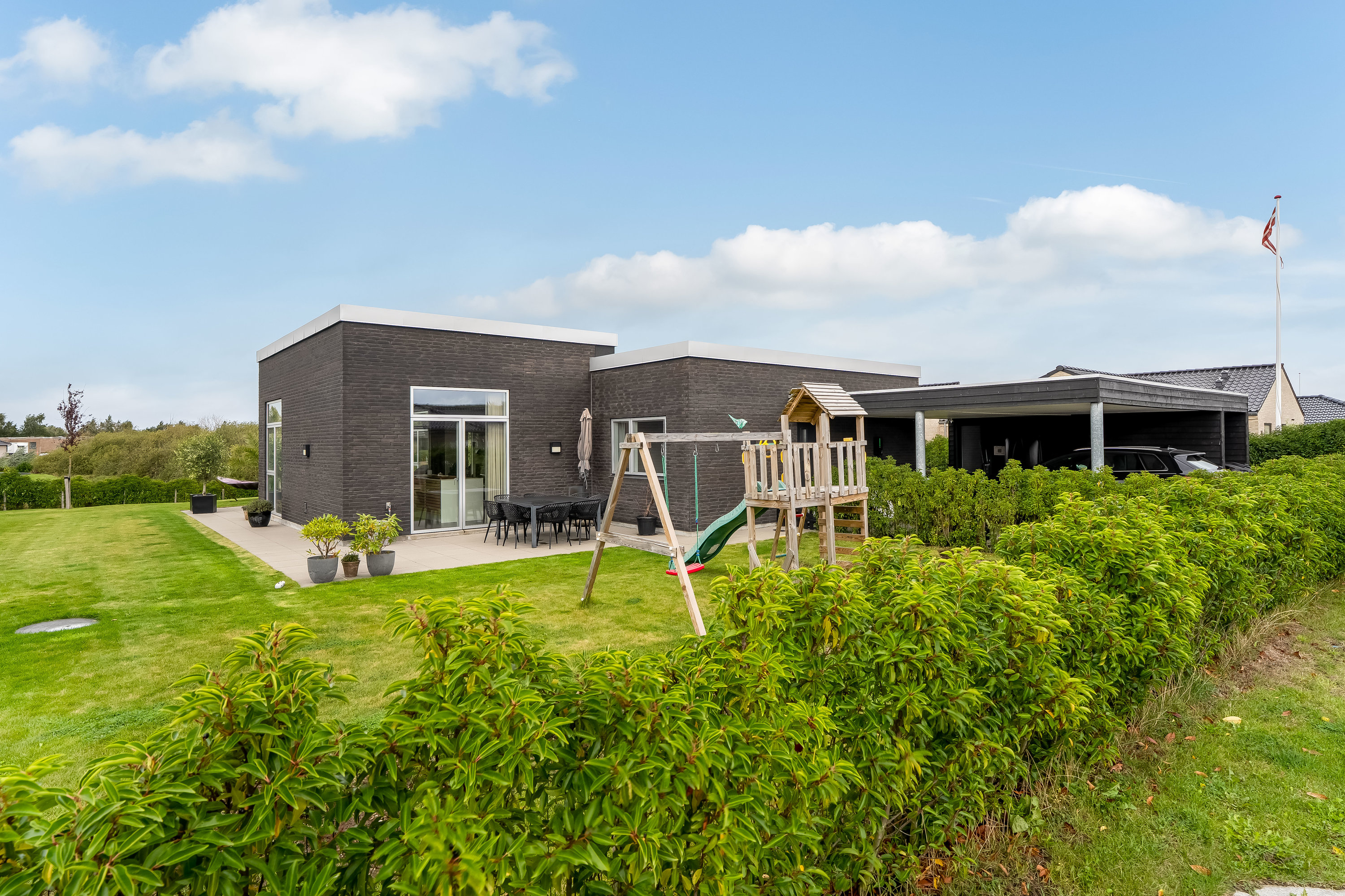 Fremhævet facade billede i fuldskærmstilstand. Billede af Cirkelbuen 26, 3400 Hillerød