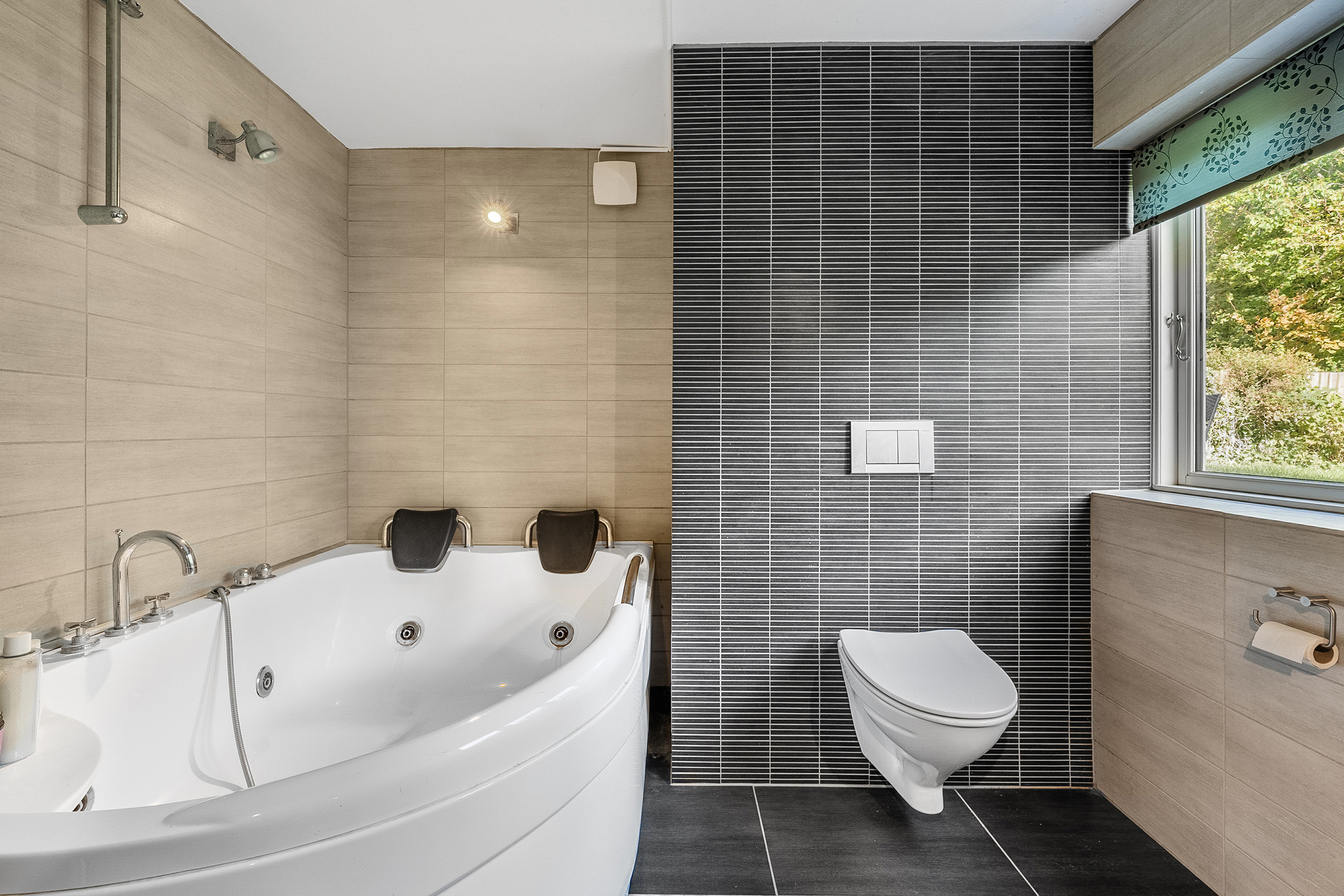 Fremhævet badeværelse billede i fuldskærmstilstand. Billede af Solvangsalle 40, 8700 Horsens