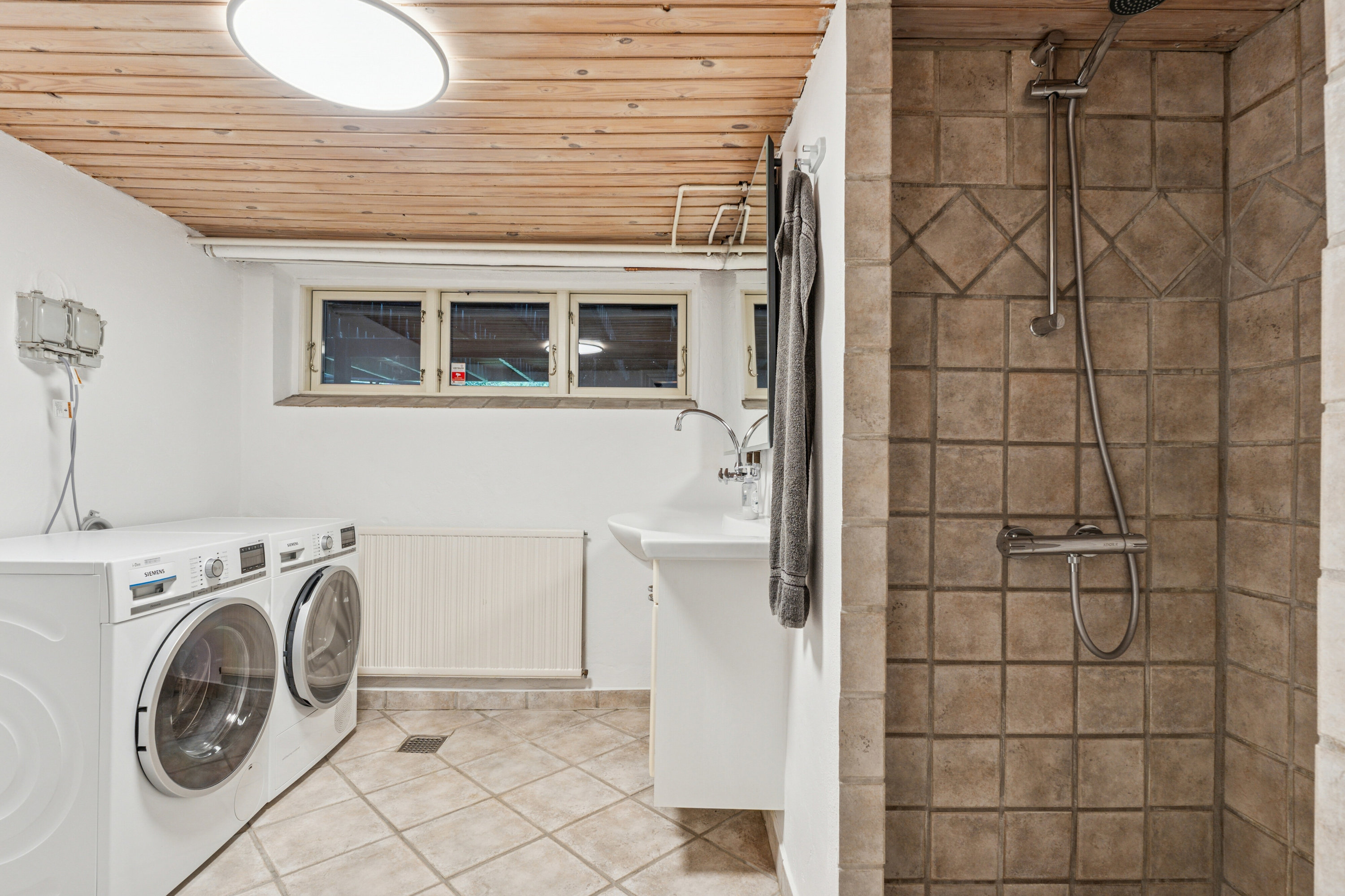 Fremhævet bad billede i fuldskærmstilstand. Billede af Rønningevej 6, 5550 Langeskov