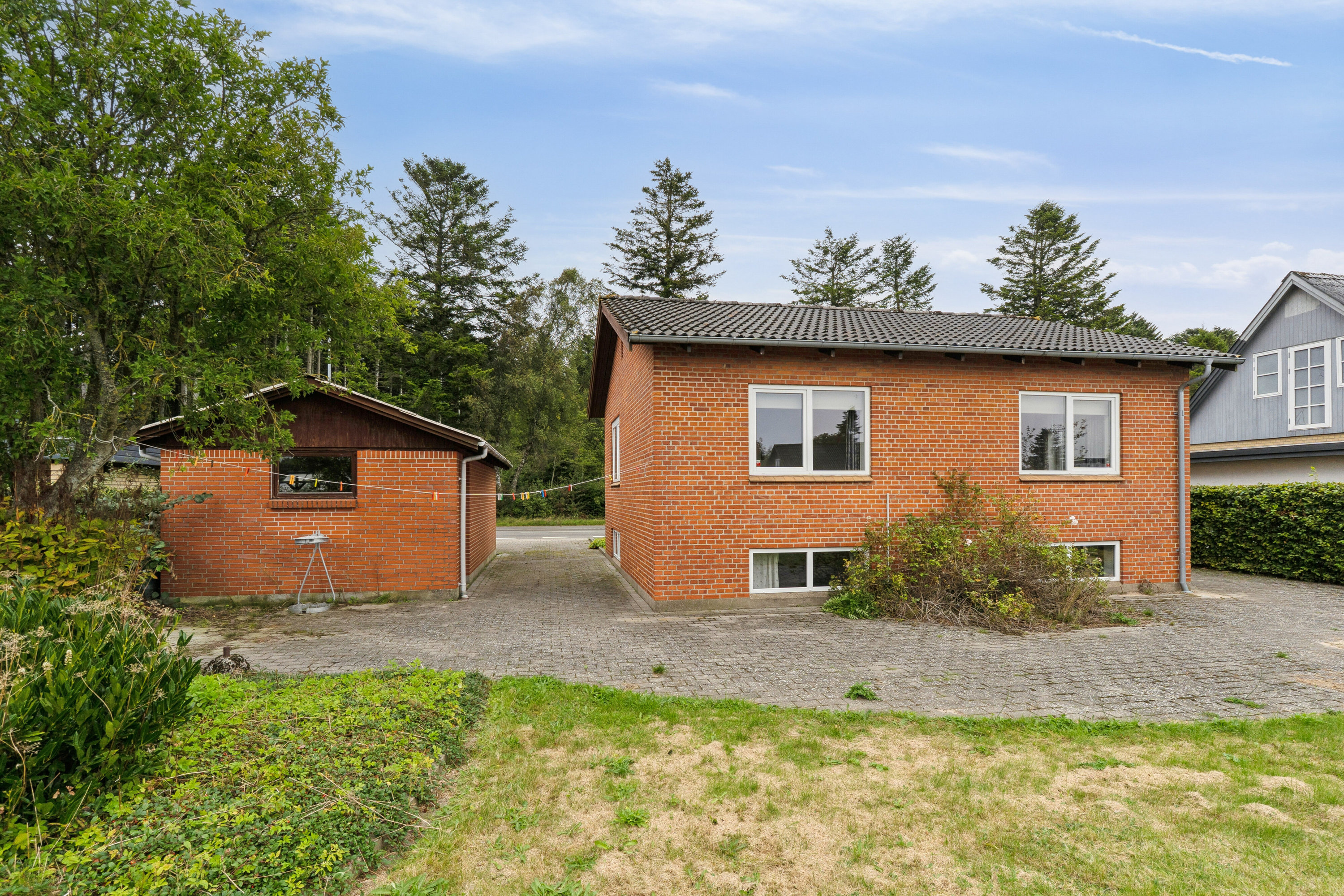 Fremhævet set fra haven billede i fuldskærmstilstand. Billede af Halvorsmindevej 9, 9800 Hjørring