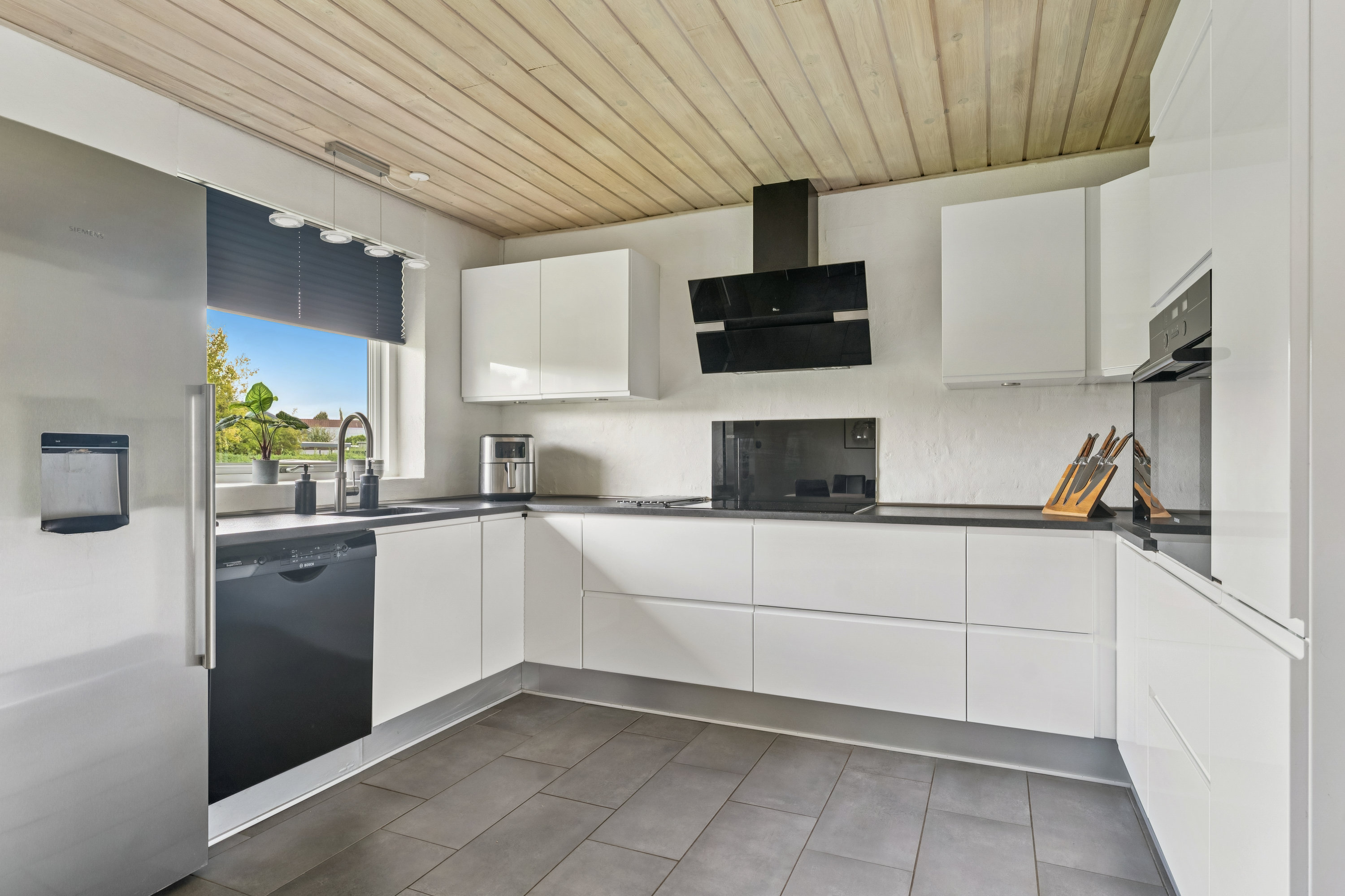 Fremhævet køkken billede i fuldskærmstilstand. Billede af Orgelvej 22, 8940 Randers SV