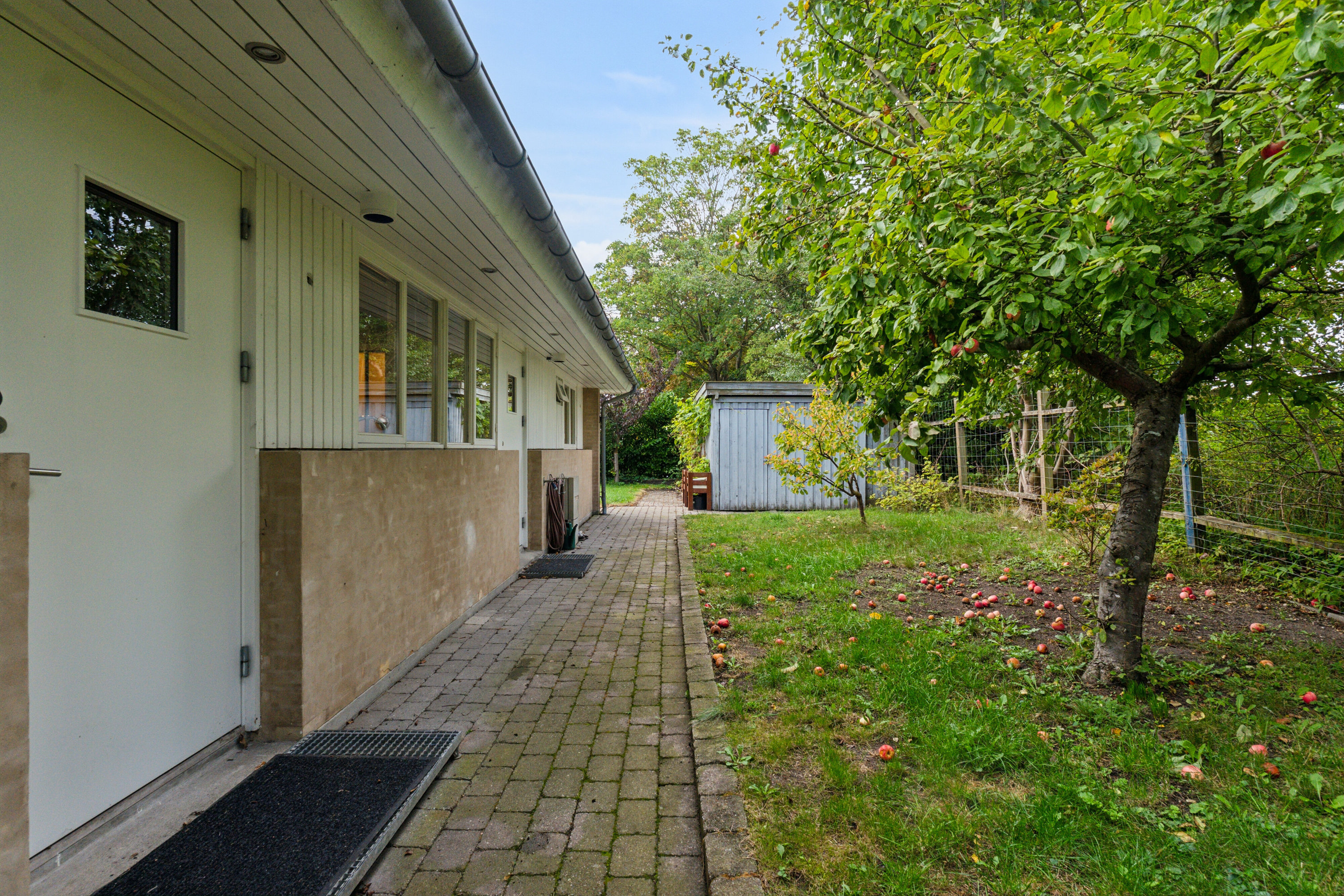 Fremhævet set fra haven billede i fuldskærmstilstand. Billede af Stavnsbjergvej 16, 2650 Hvidovre