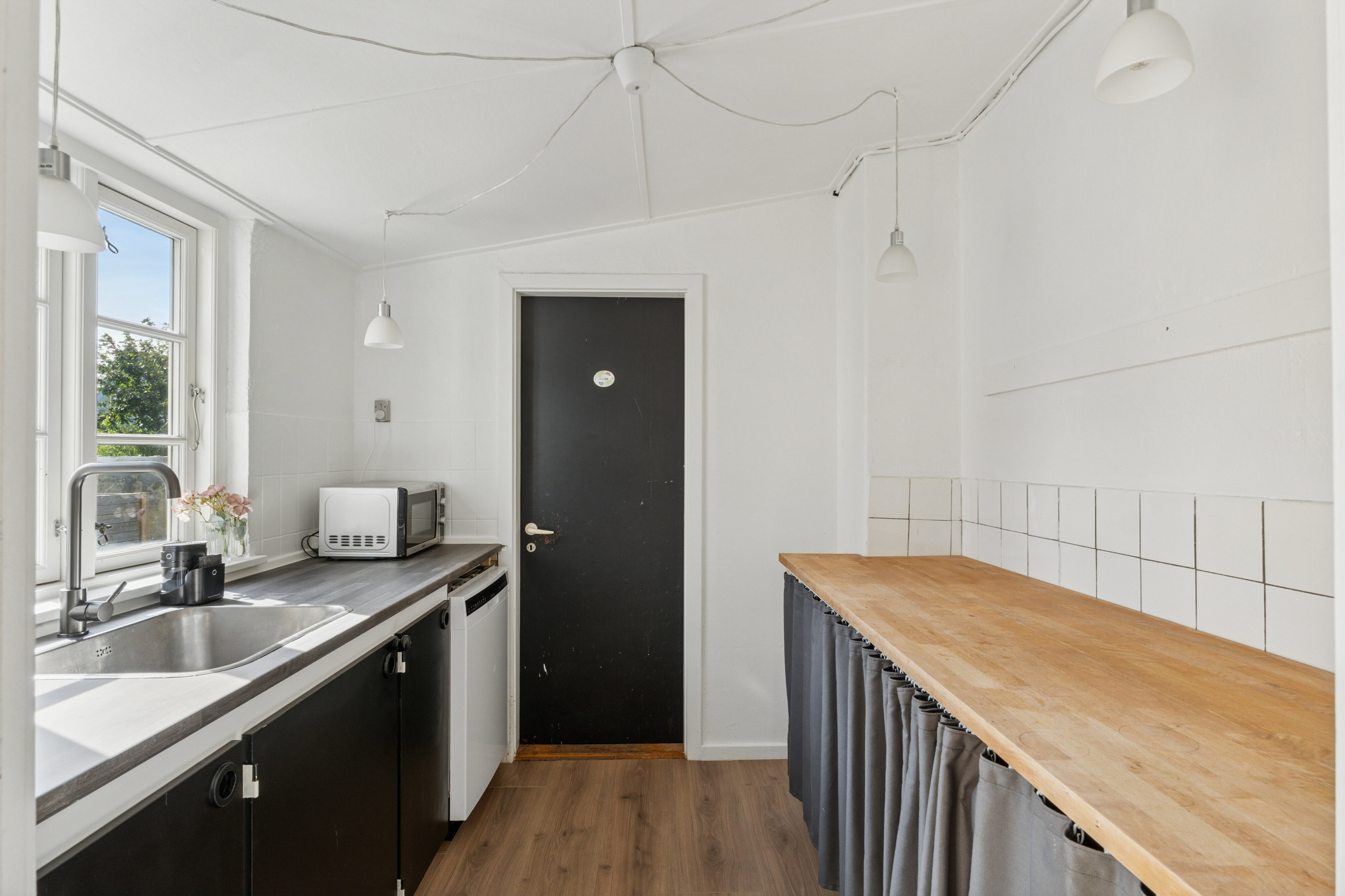 Fremhævet køkken billede i fuldskærmstilstand. Billede af Vestergade 47, 3790 Hasle